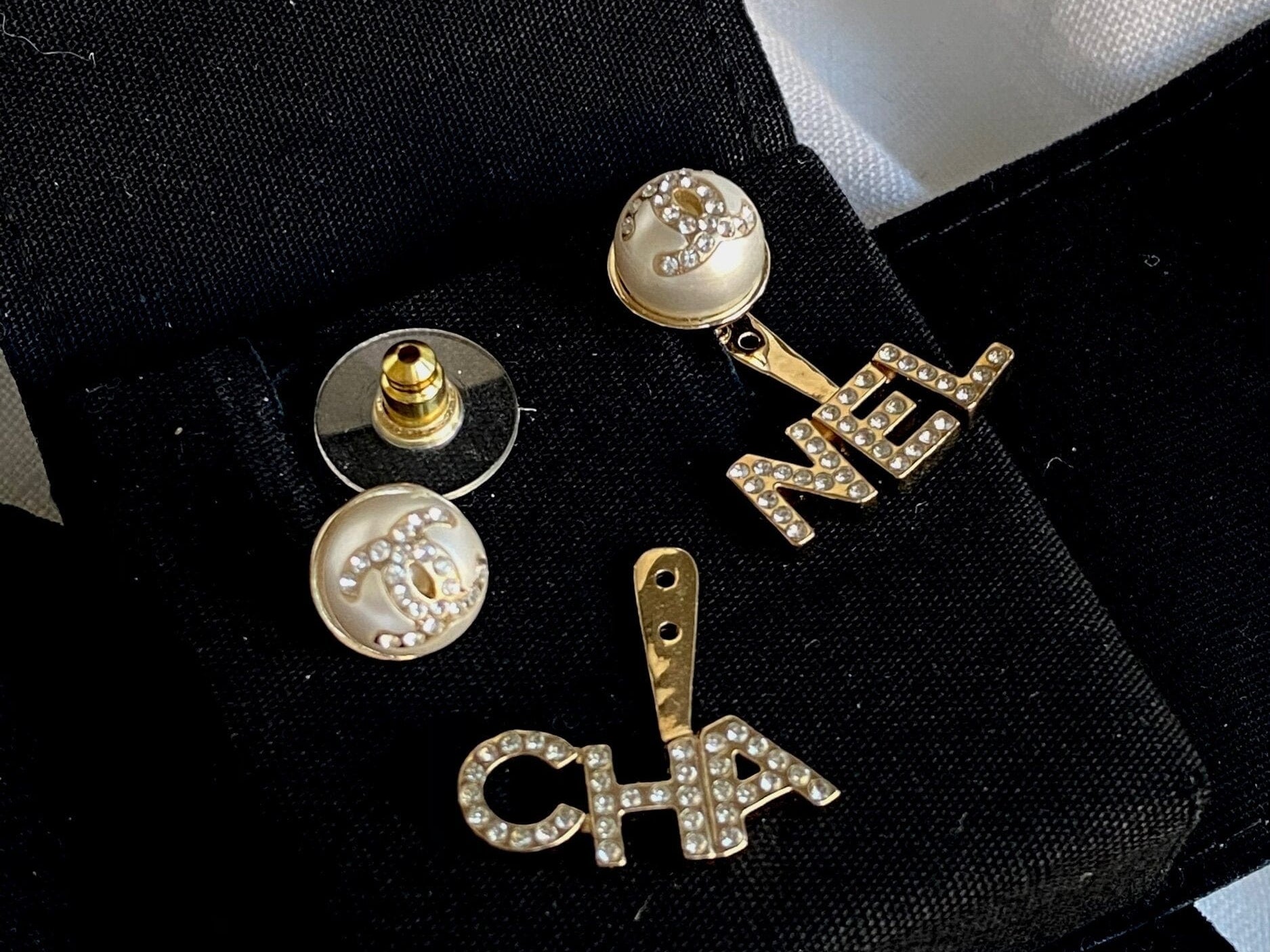 CHANEL Earrings Pearl CHA NEL Light Gold Crystal Earring -Knockoff
