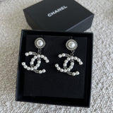 CHANEL Earrings White Chanel Dangle Earrings - Ruthenium -Knockoff
