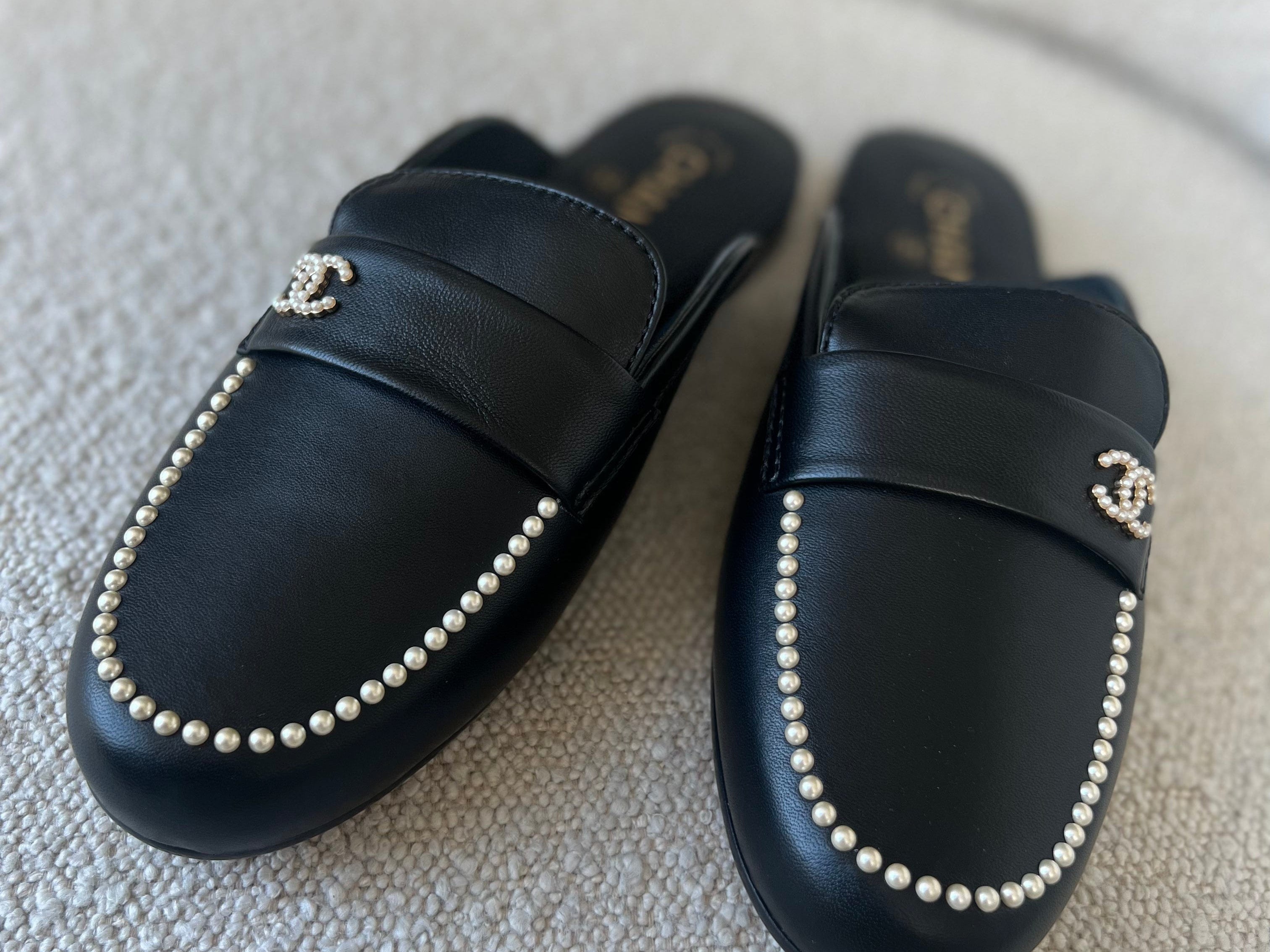 CHANEL Flats Chanel Black Leather CC Pearl Embellished Flat Loafers 40 -Knockoff
