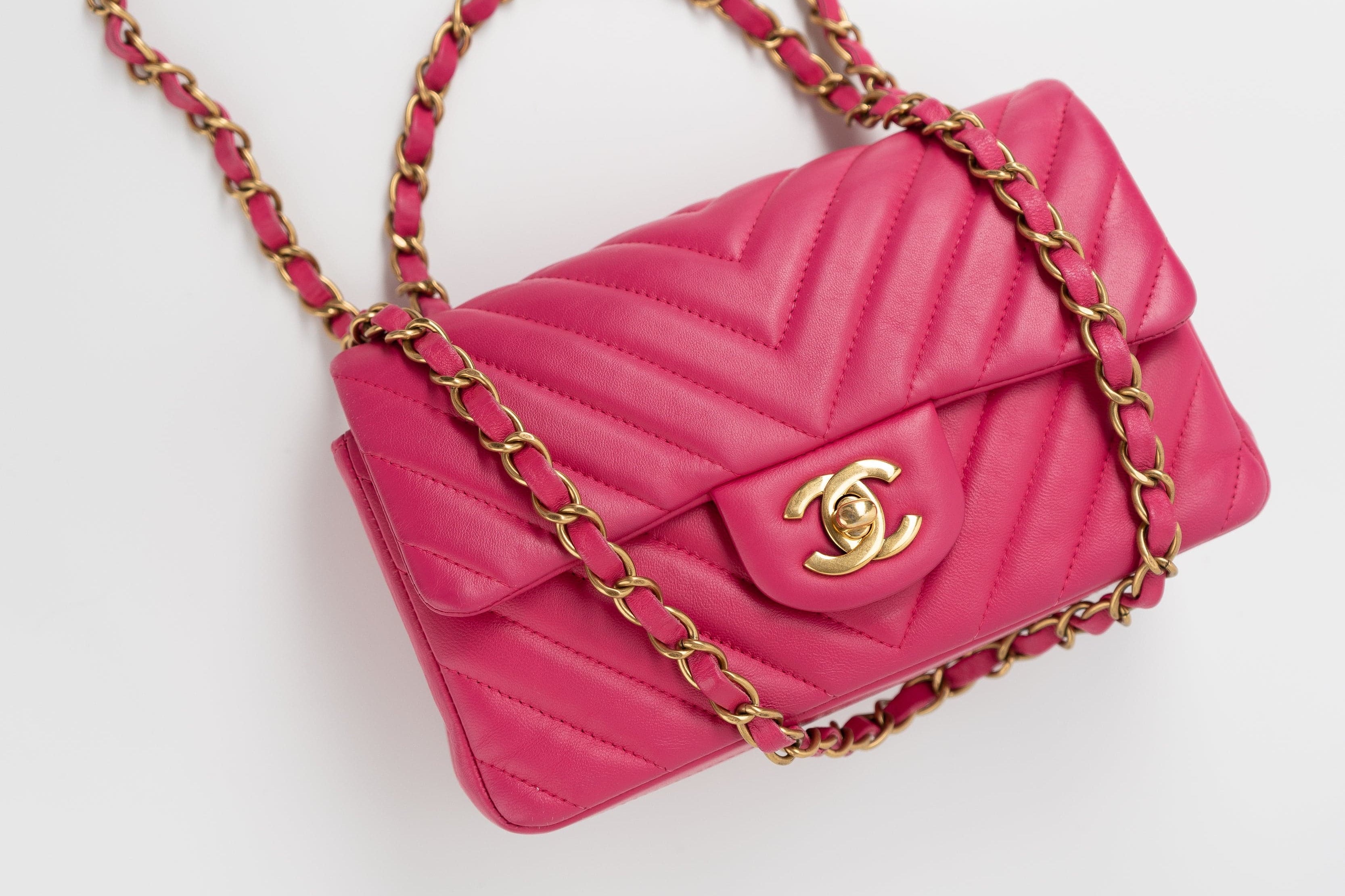 CHANEL Handbag 15s Pink Lambskin Chevron Mini Rectangular Flap Aged Gold Hardware -Knockoff
