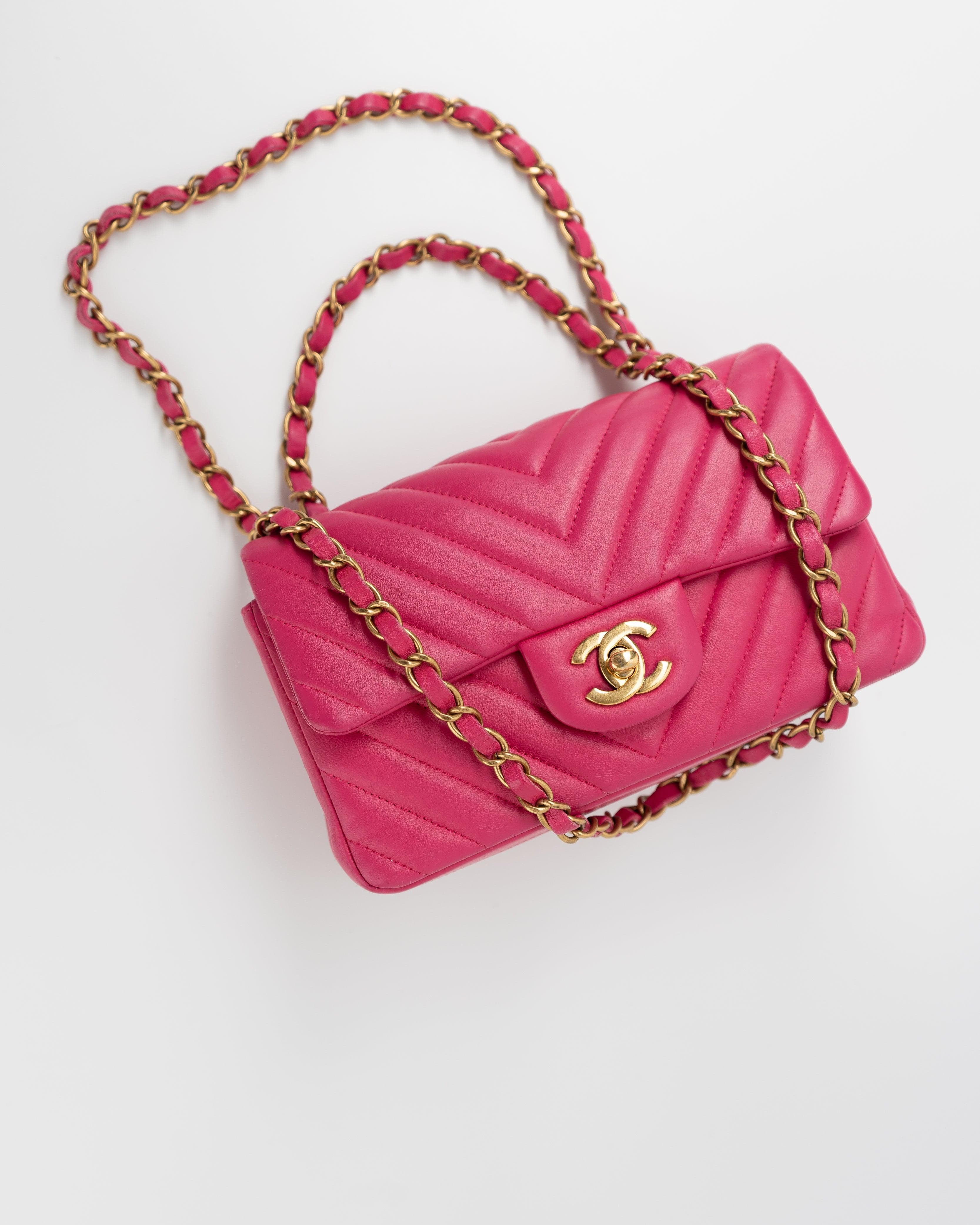 CHANEL Handbag 15s Pink Lambskin Chevron Mini Rectangular Flap Aged Gold Hardware -Knockoff
