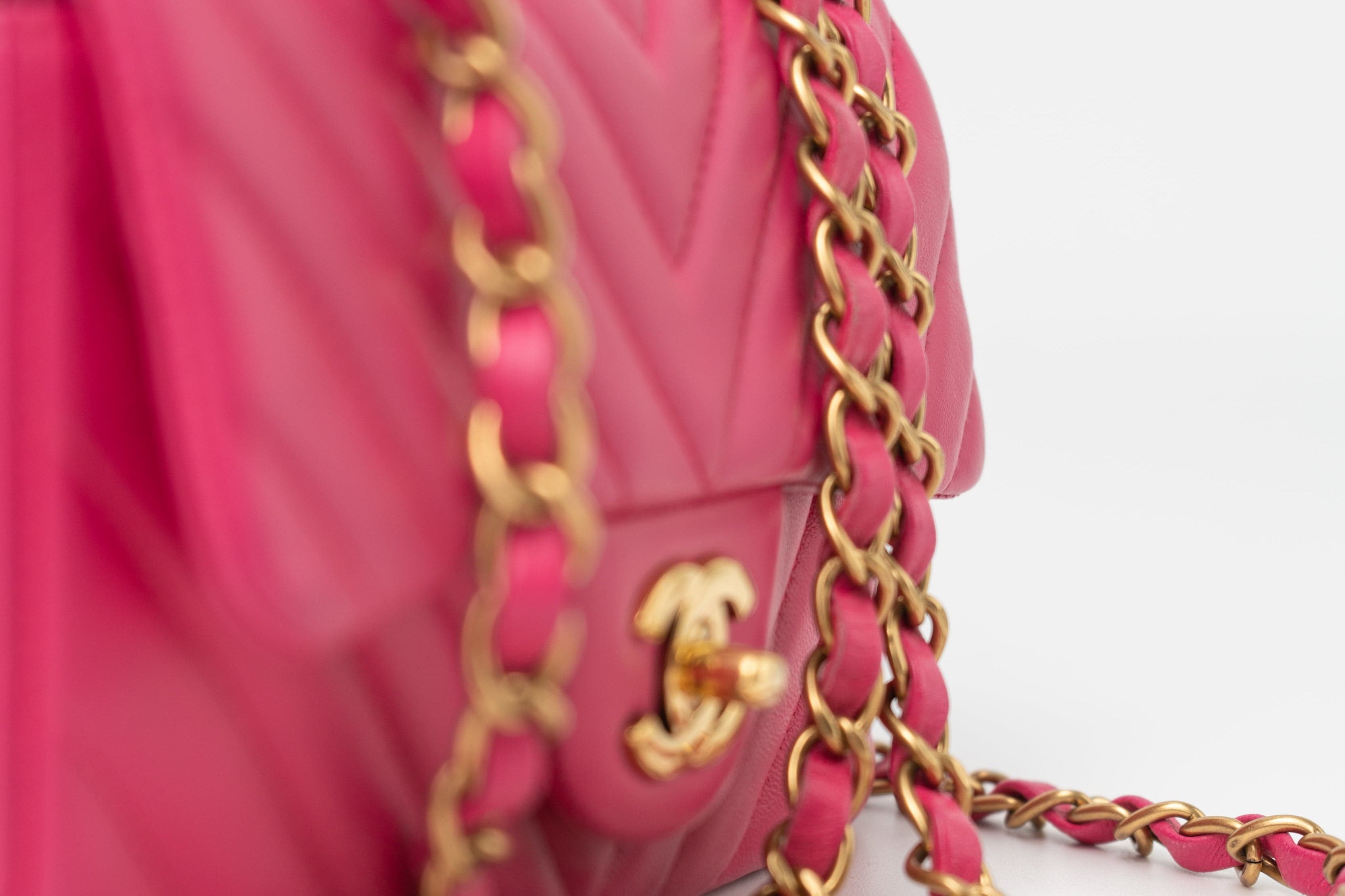 CHANEL Handbag 15s Pink Lambskin Chevron Mini Rectangular Flap Aged Gold Hardware -Knockoff
