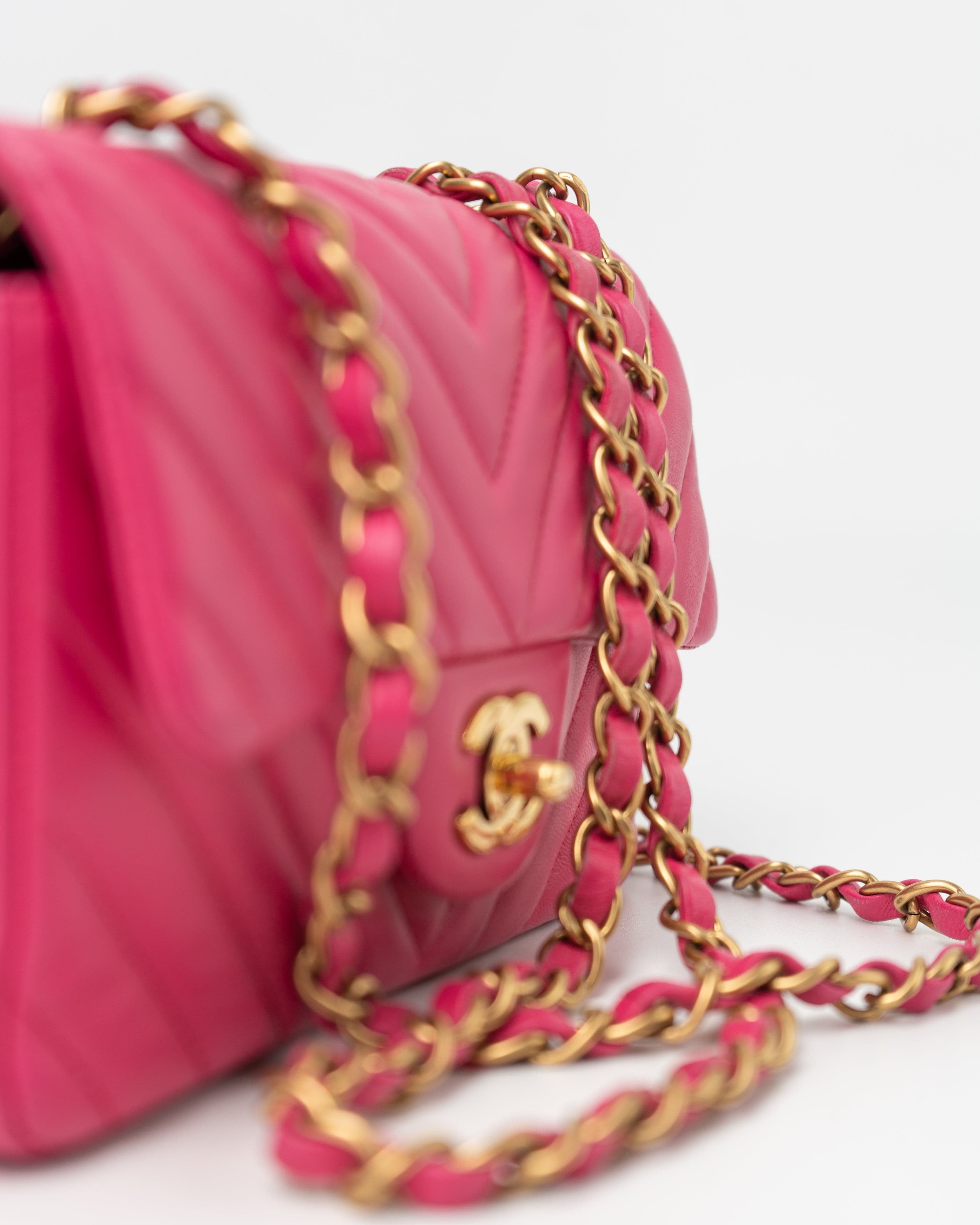 CHANEL Handbag 15s Pink Lambskin Chevron Mini Rectangular Flap Aged Gold Hardware -Knockoff
