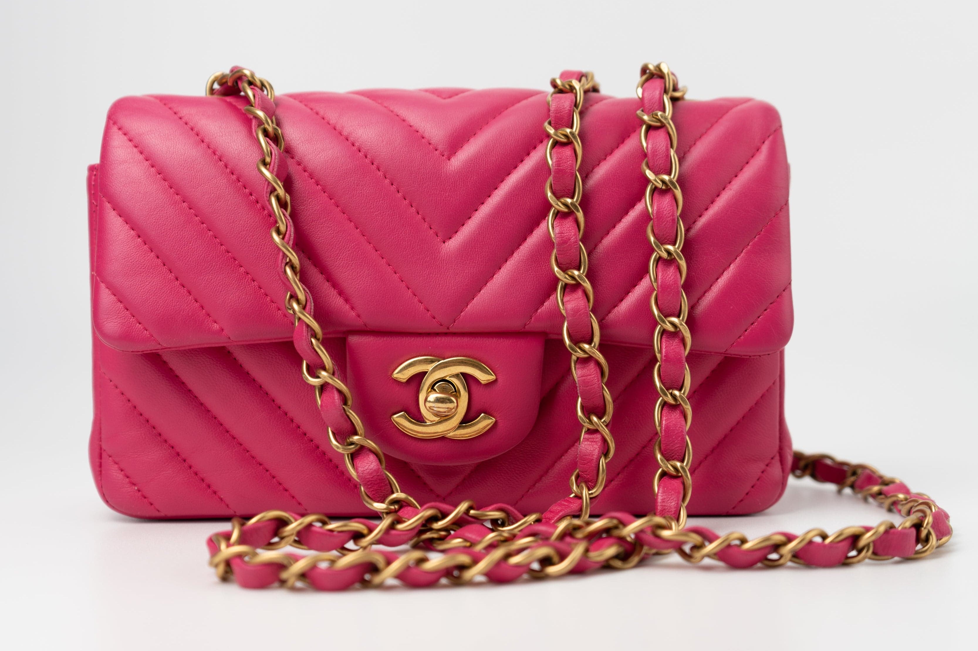 CHANEL Handbag 15s Pink Lambskin Chevron Mini Rectangular Flap Aged Gold Hardware -Knockoff
