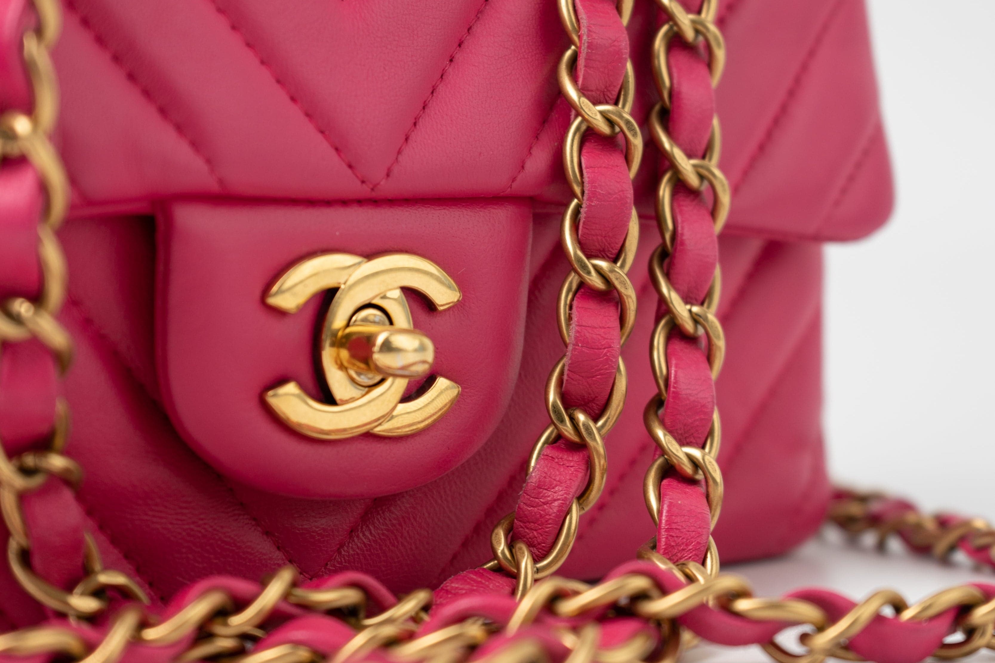 CHANEL Handbag 15s Pink Lambskin Chevron Mini Rectangular Flap Aged Gold Hardware -Knockoff
