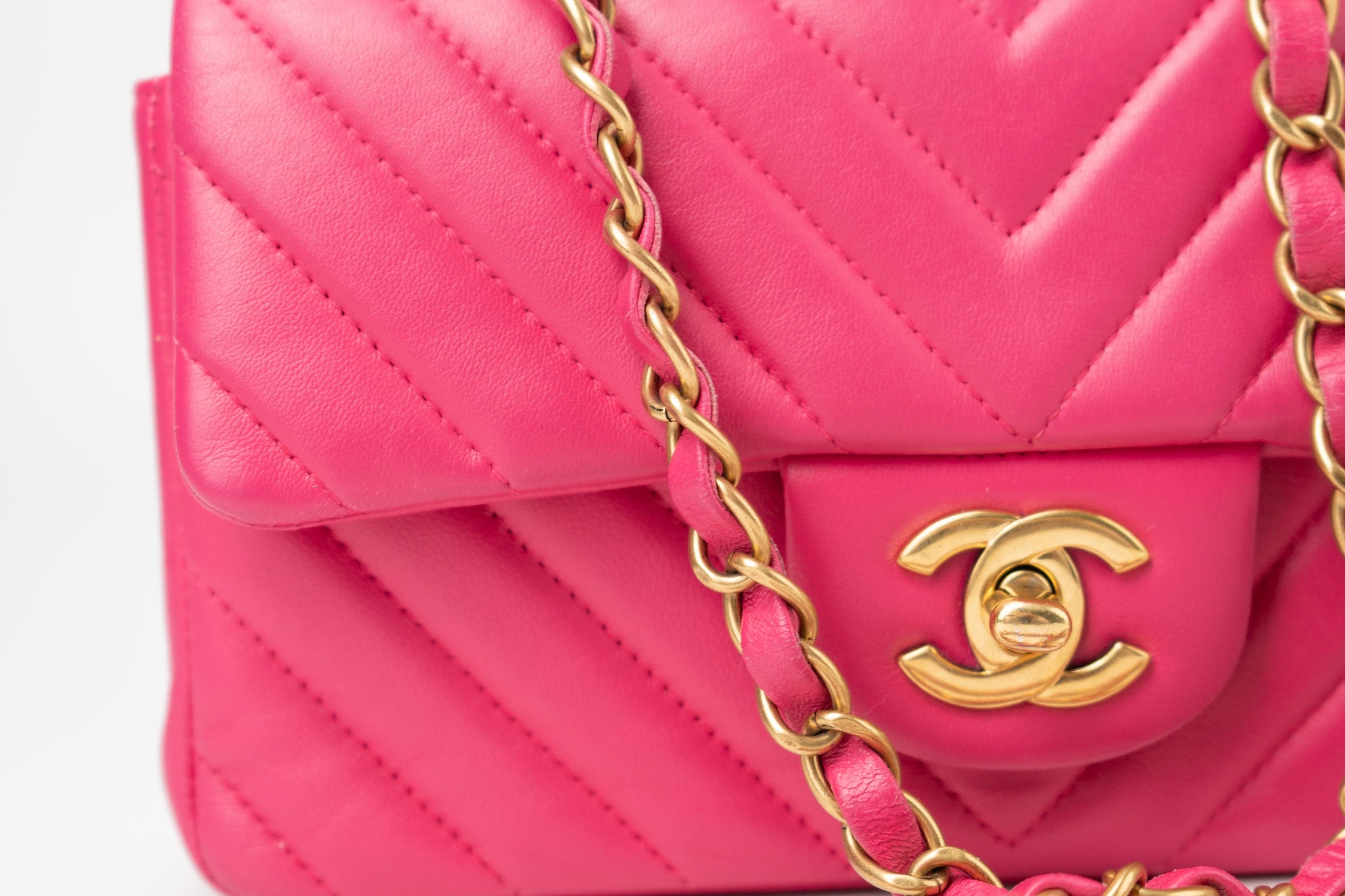 CHANEL Handbag 15s Pink Lambskin Chevron Mini Rectangular Flap Aged Gold Hardware -Knockoff
