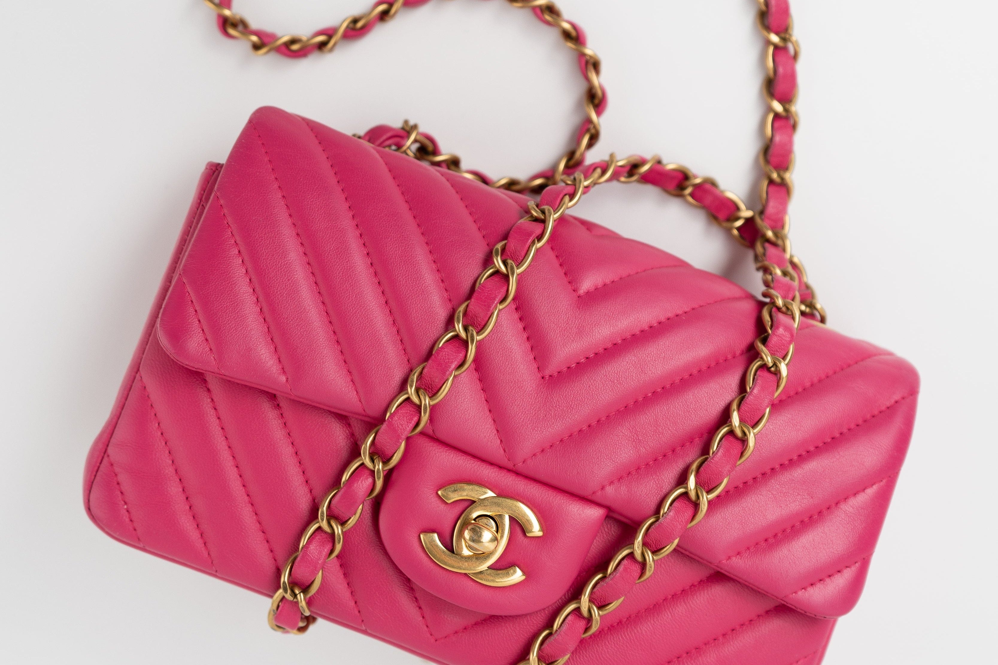 CHANEL Handbag 15s Pink Lambskin Chevron Mini Rectangular Flap Aged Gold Hardware -Knockoff
