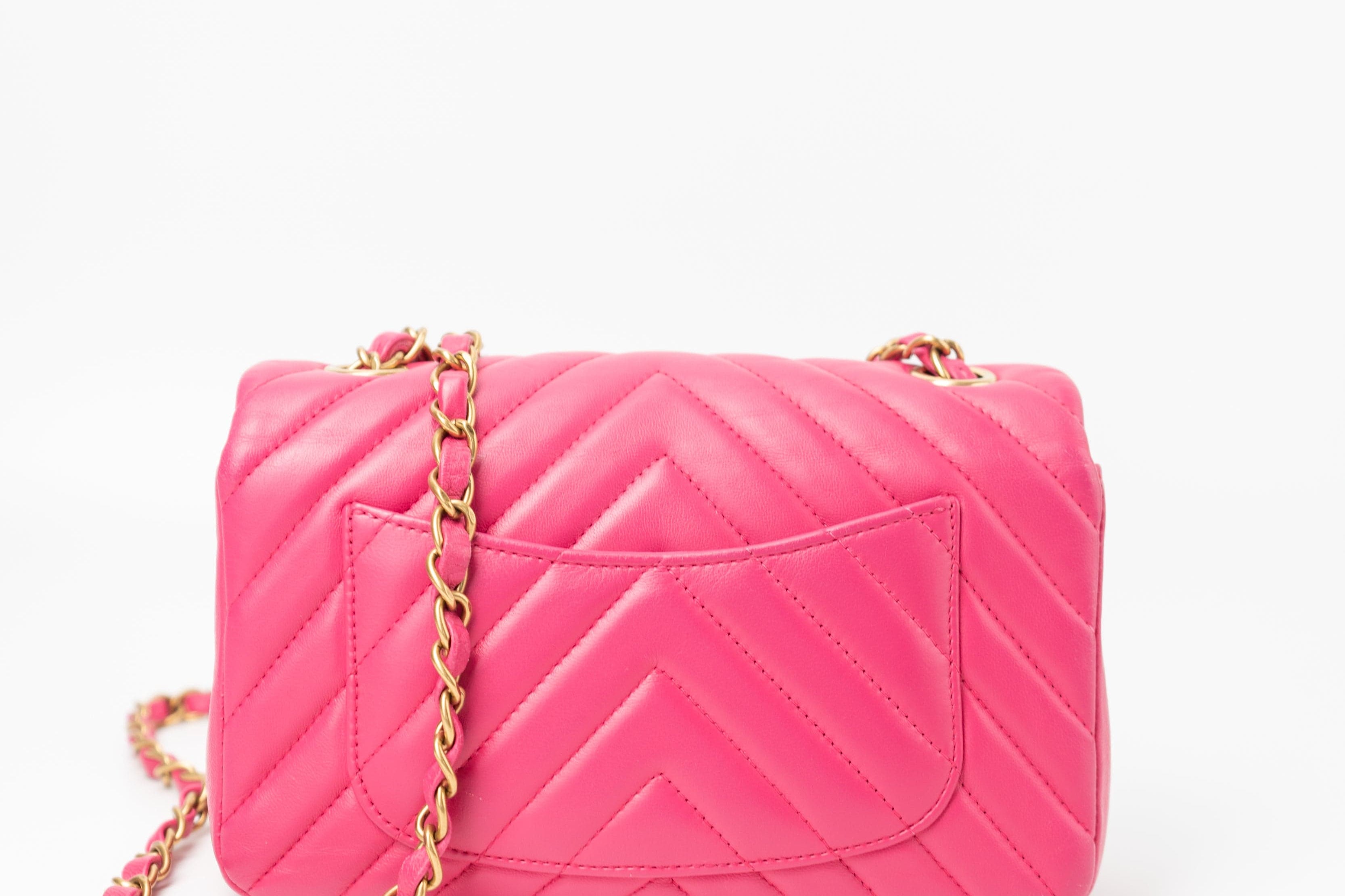 CHANEL Handbag 15s Pink Lambskin Chevron Mini Rectangular Flap Aged Gold Hardware -Knockoff
