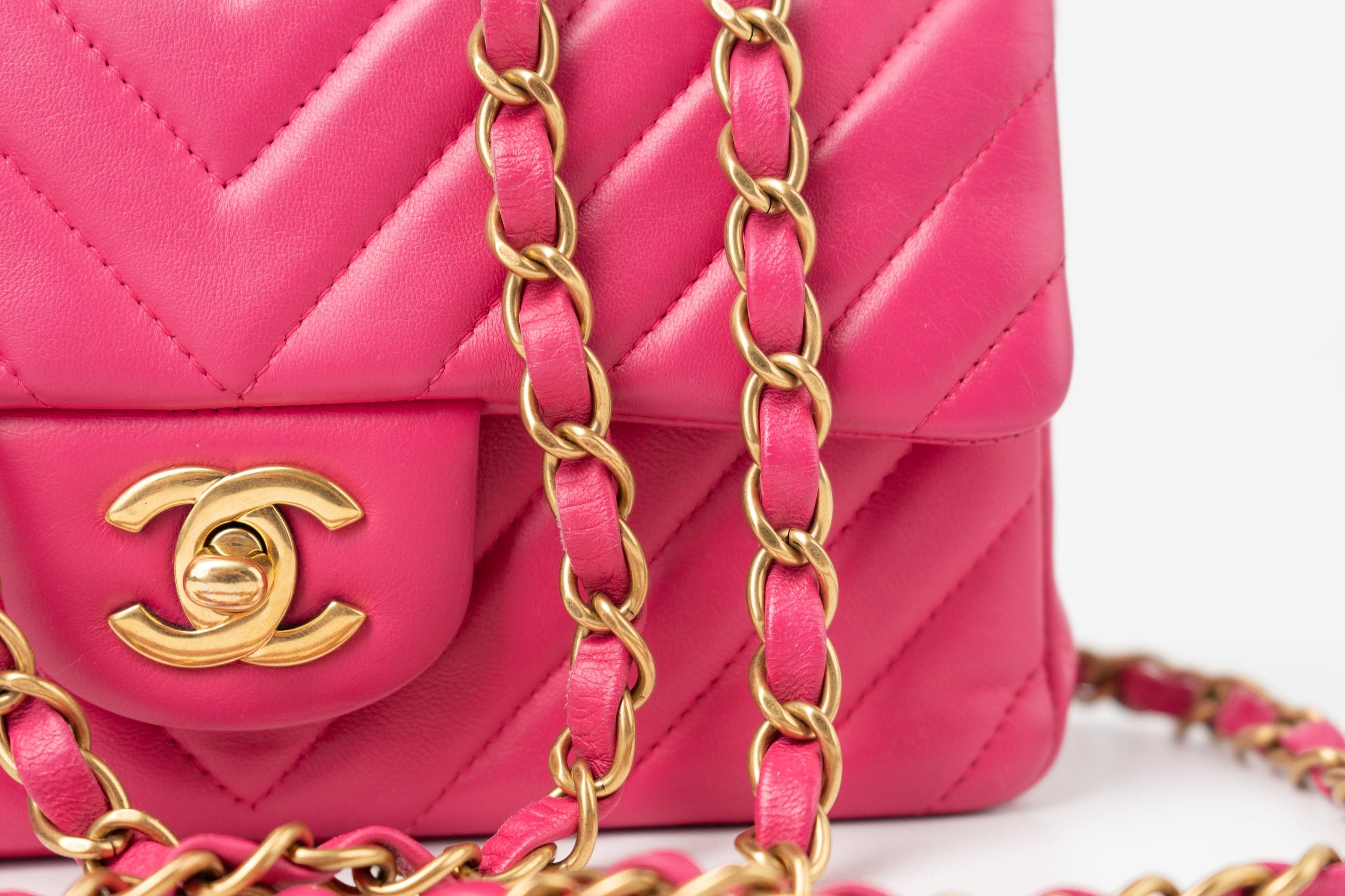 CHANEL Handbag 15s Pink Lambskin Chevron Mini Rectangular Flap Aged Gold Hardware -Knockoff
