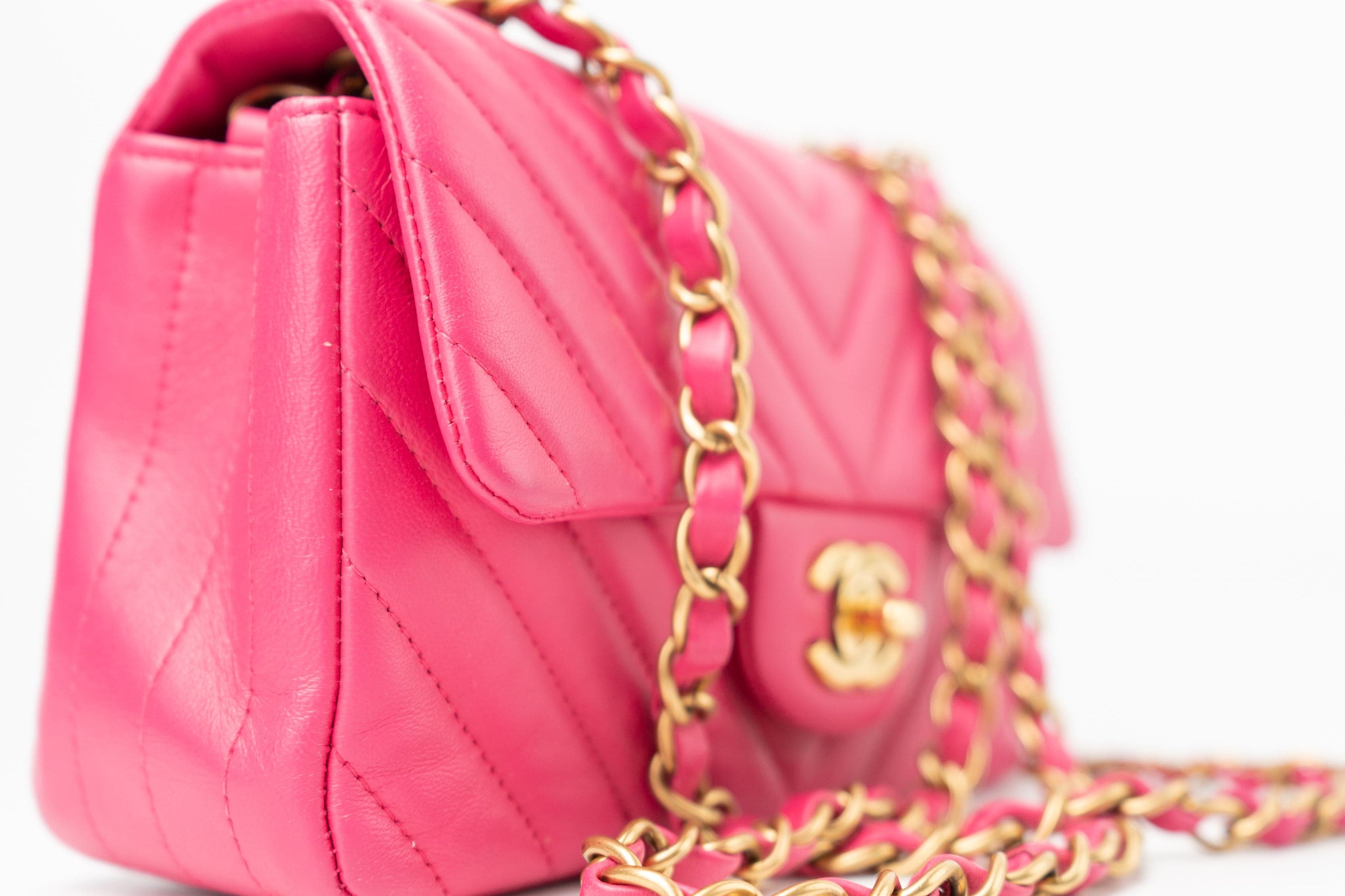 CHANEL Handbag 15s Pink Lambskin Chevron Mini Rectangular Flap Aged Gold Hardware -Knockoff
