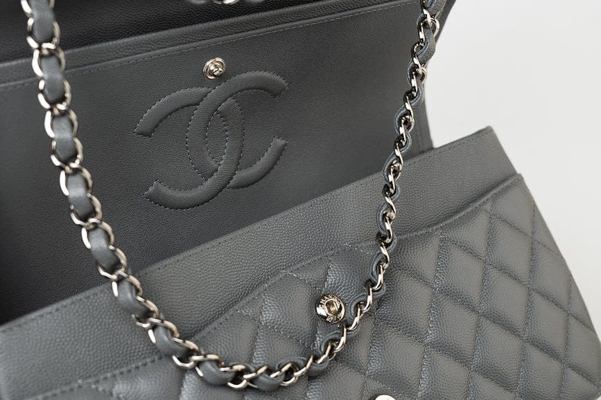 CHANEL Handbag 17B Grey Caviar Quilted Classic Flap Medium Silver Hardware -Knockoff
