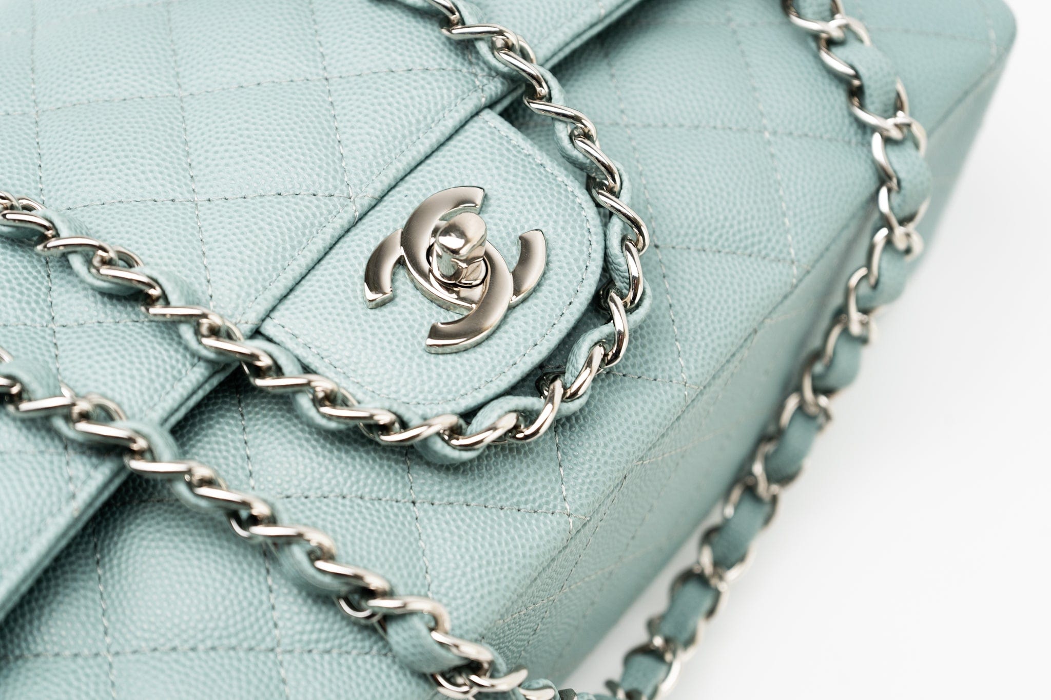 CHANEL Handbag 18C Light Blue Caviar Quilted Medium Classic Flap Edge Stitching Silver Hardware -Knockoff
