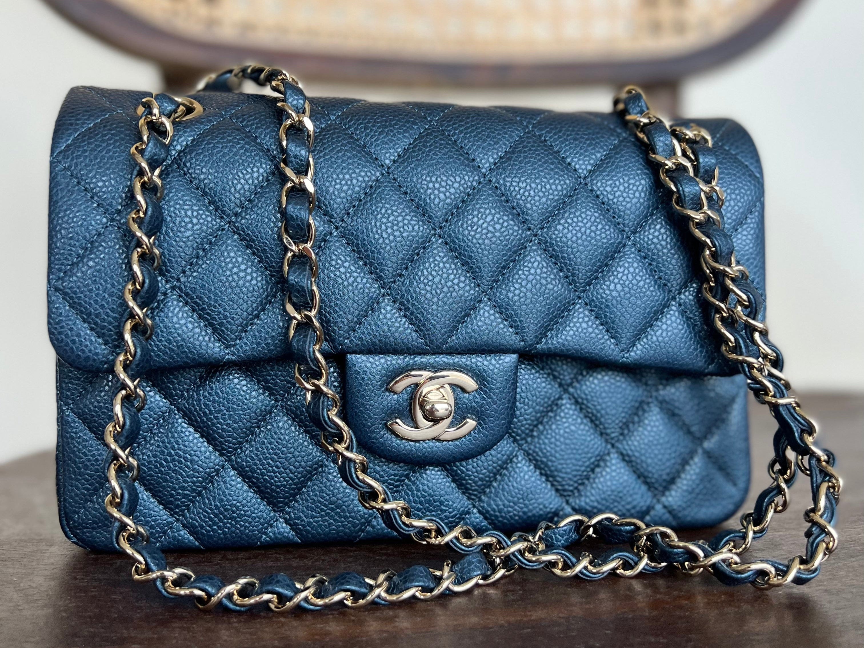 CHANEL Handbag 18S Dark Blue Caviar Quilted Classic Double Flap Light Gold Hardware -Knockoff
