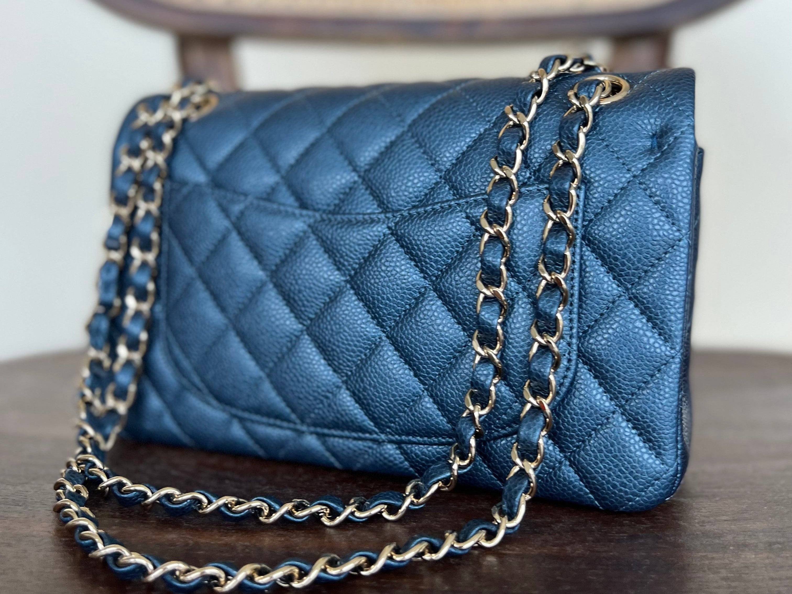 CHANEL Handbag 18S Dark Blue Caviar Quilted Classic Double Flap Light Gold Hardware -Knockoff
