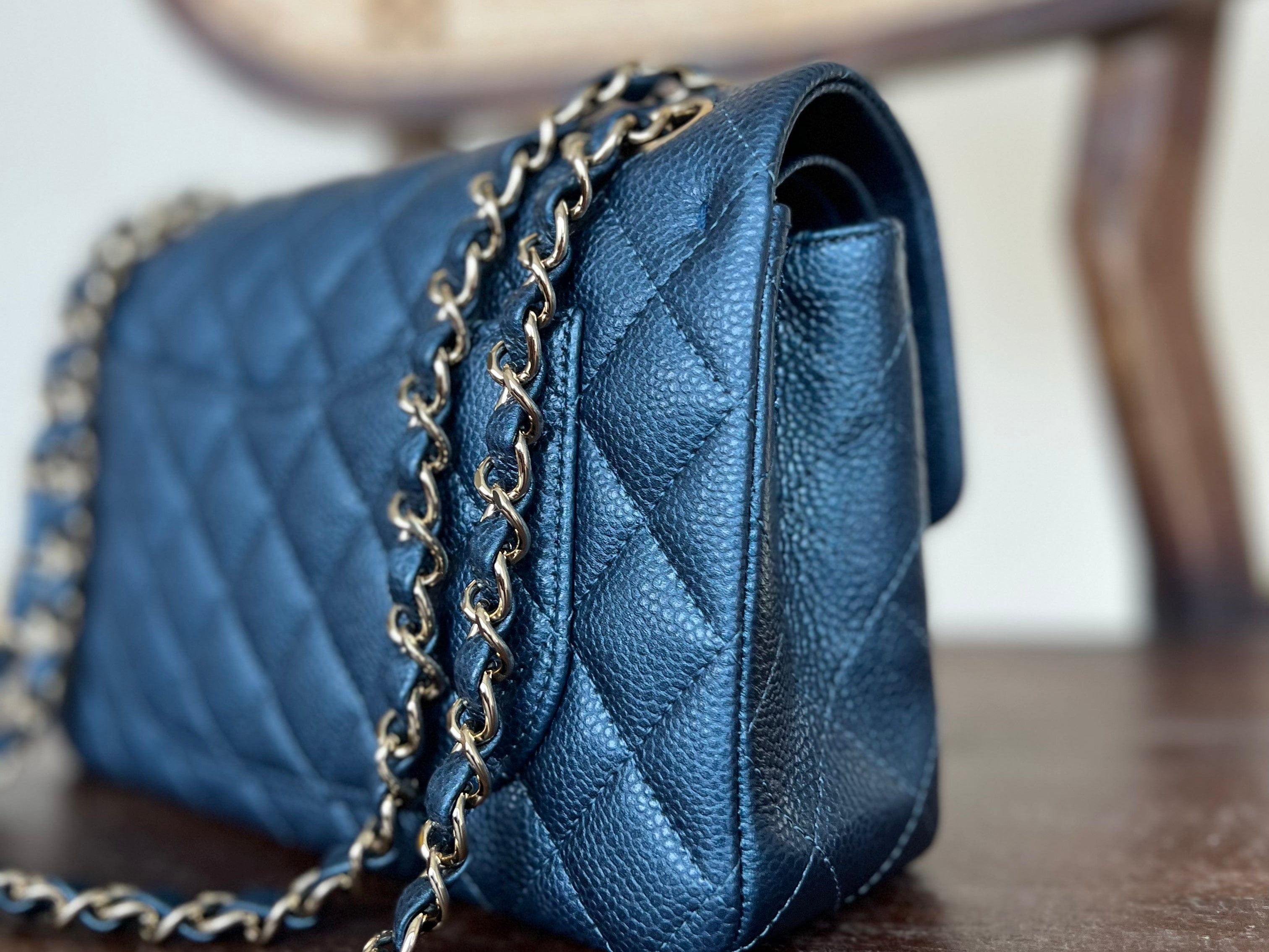 CHANEL Handbag 18S Dark Blue Caviar Quilted Classic Double Flap Light Gold Hardware -Knockoff
