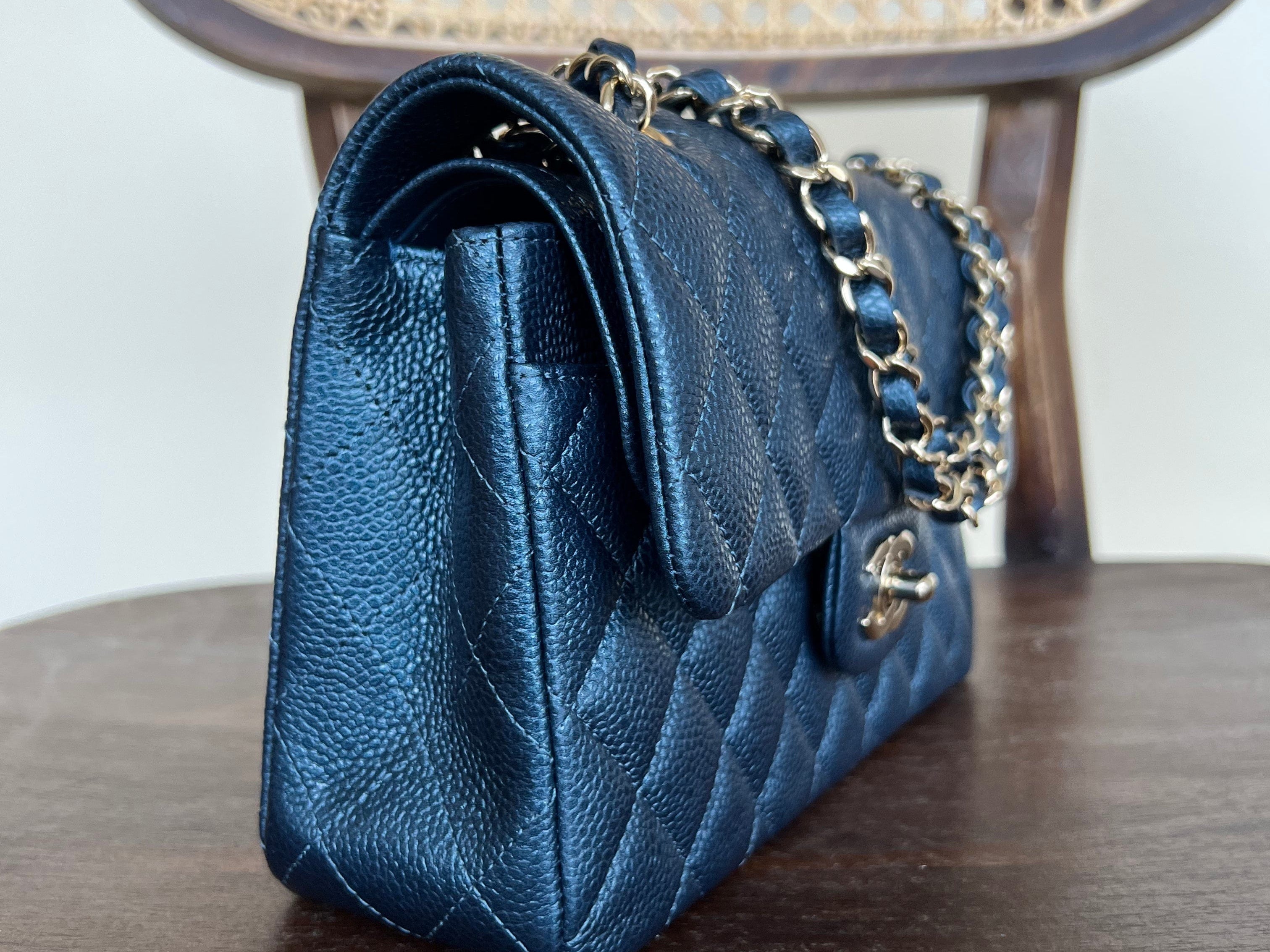 CHANEL Handbag 18S Dark Blue Caviar Quilted Classic Double Flap Light Gold Hardware -Knockoff
