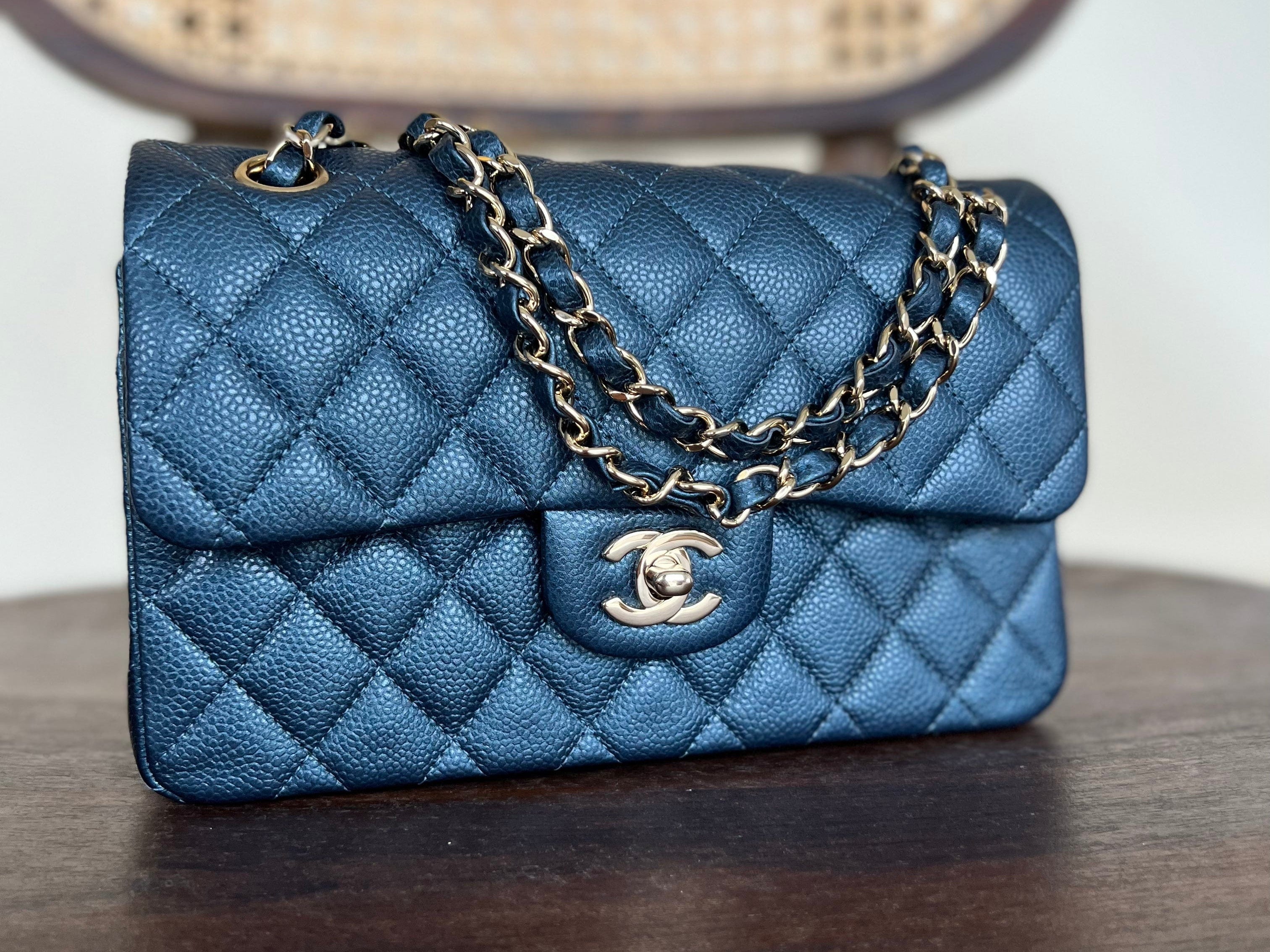 CHANEL Handbag 18S Dark Blue Caviar Quilted Classic Double Flap Light Gold Hardware -Knockoff
