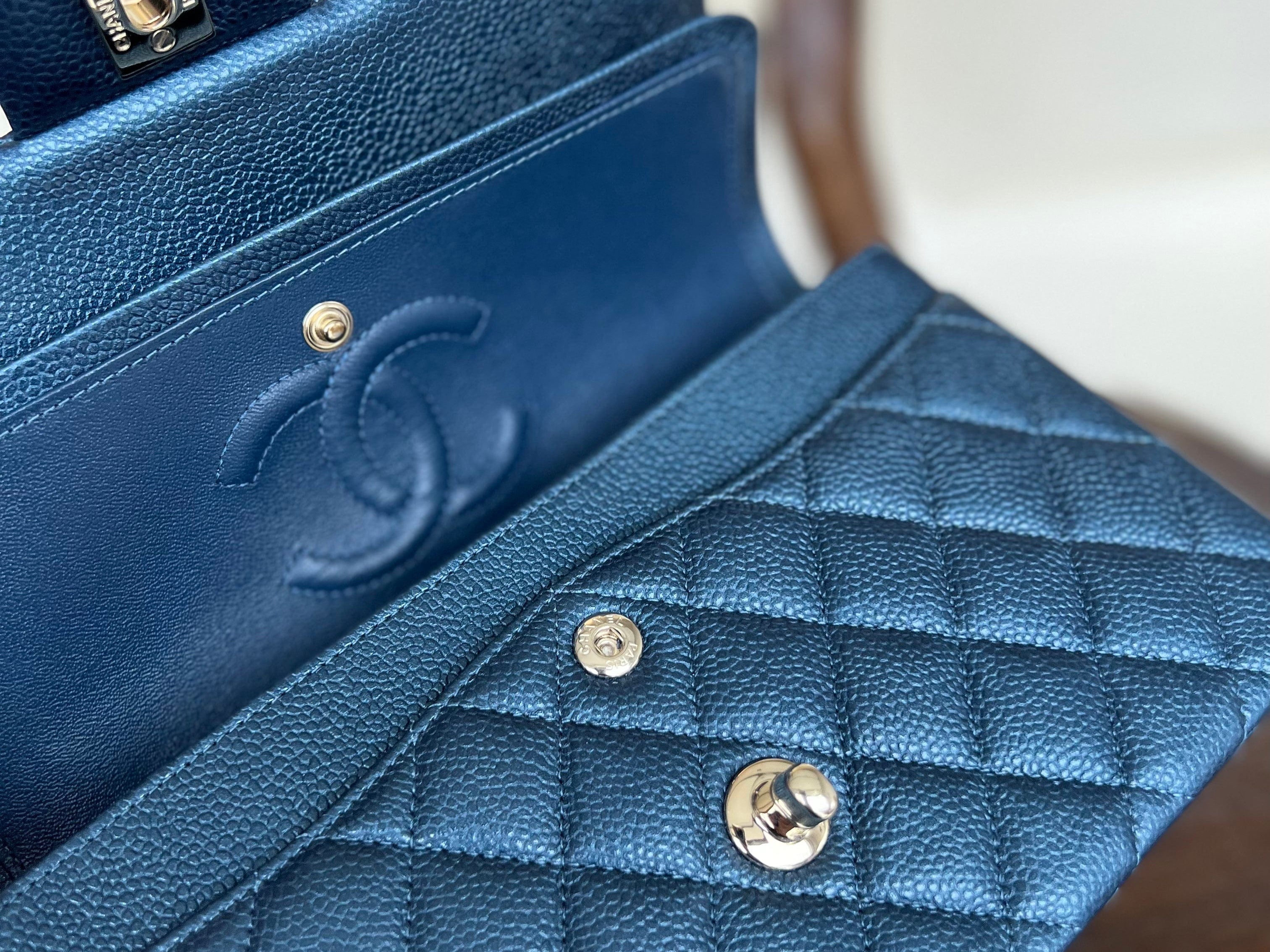 CHANEL Handbag 18S Dark Blue Caviar Quilted Classic Double Flap Light Gold Hardware -Knockoff
