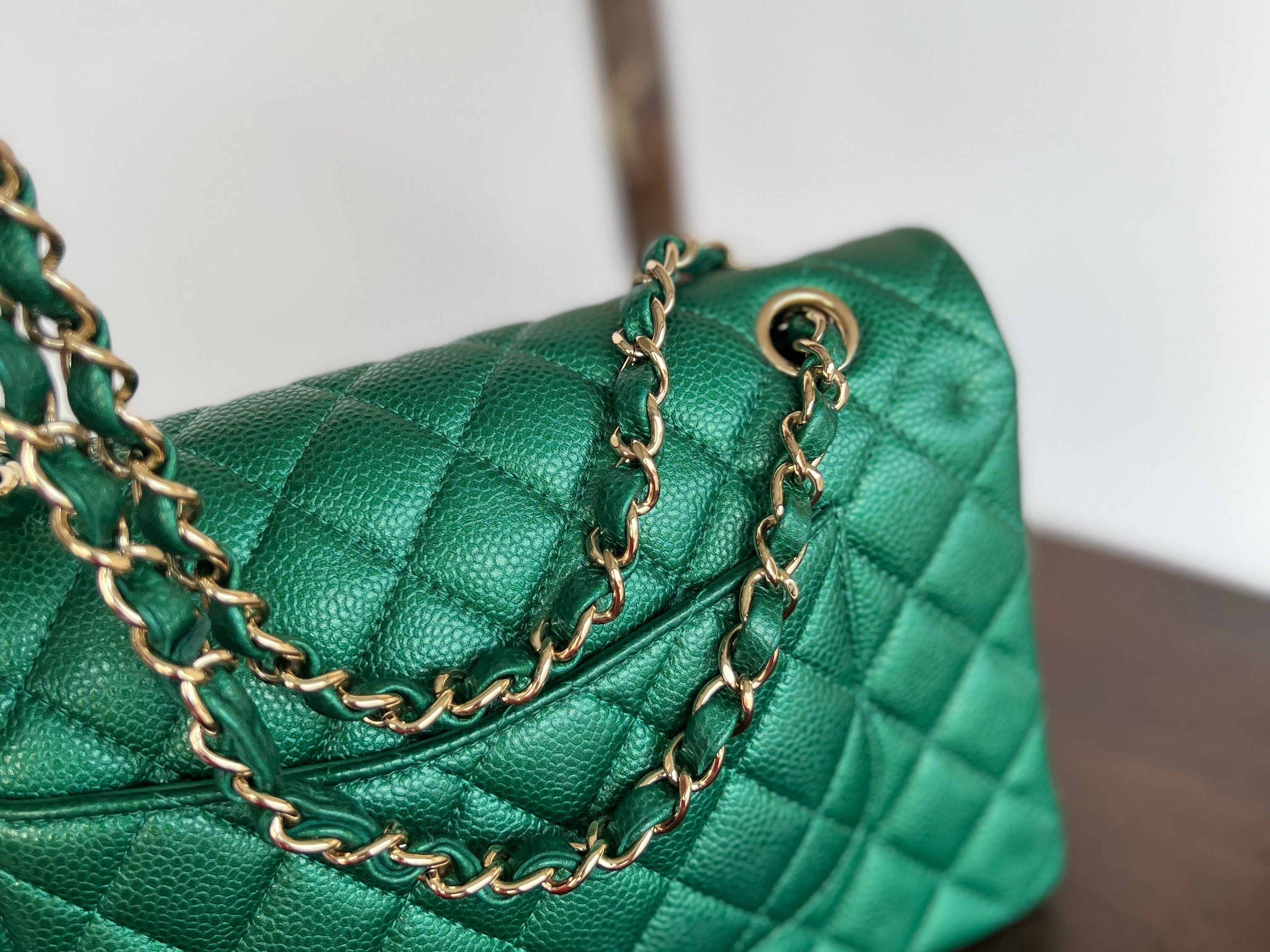 CHANEL Handbag 18S Emerald Green Caviar Quilted Classic Flap Medium Light Gold Hardware -Knockoff
