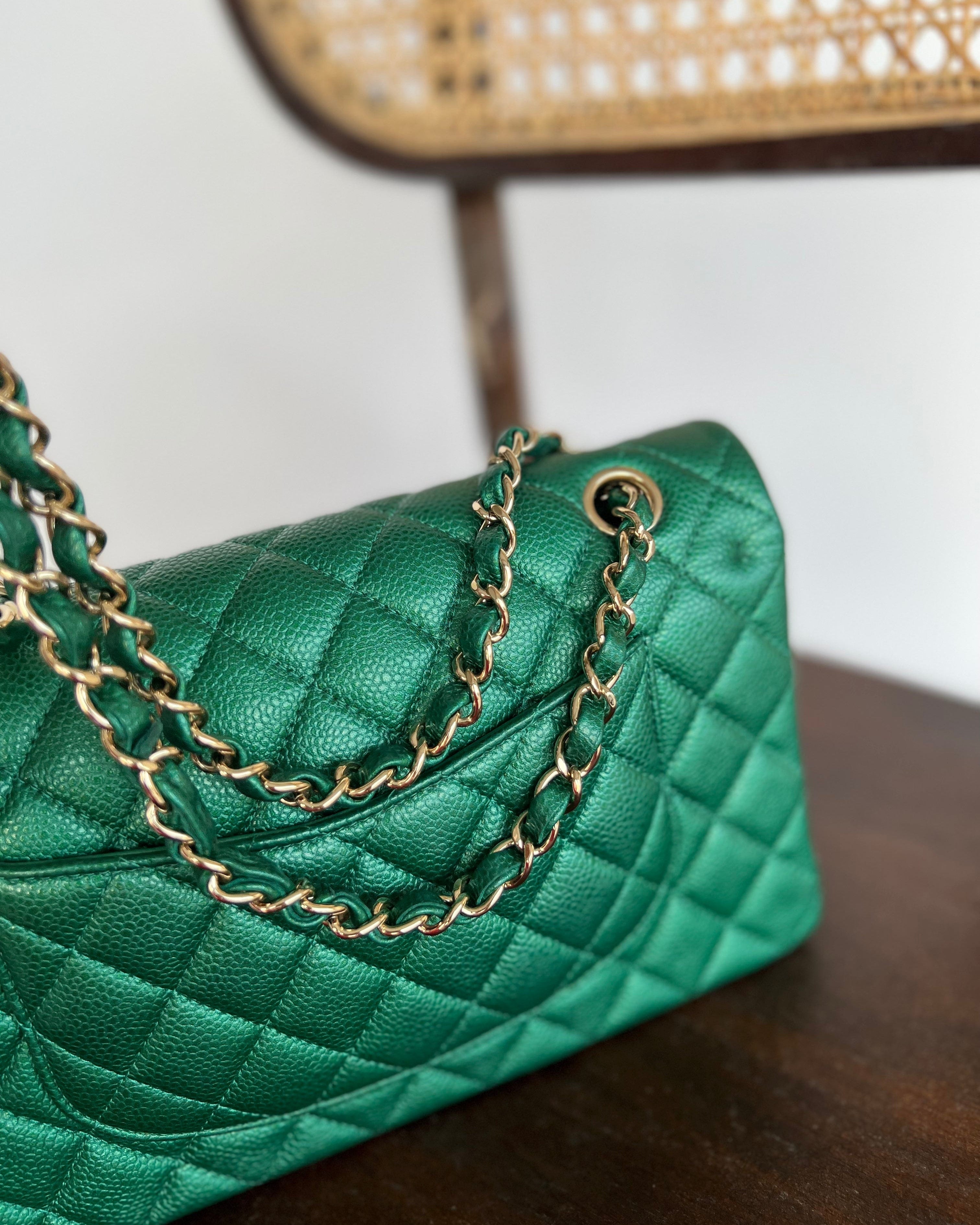 CHANEL Handbag 18S Emerald Green Caviar Quilted Classic Flap Medium Light Gold Hardware -Knockoff
