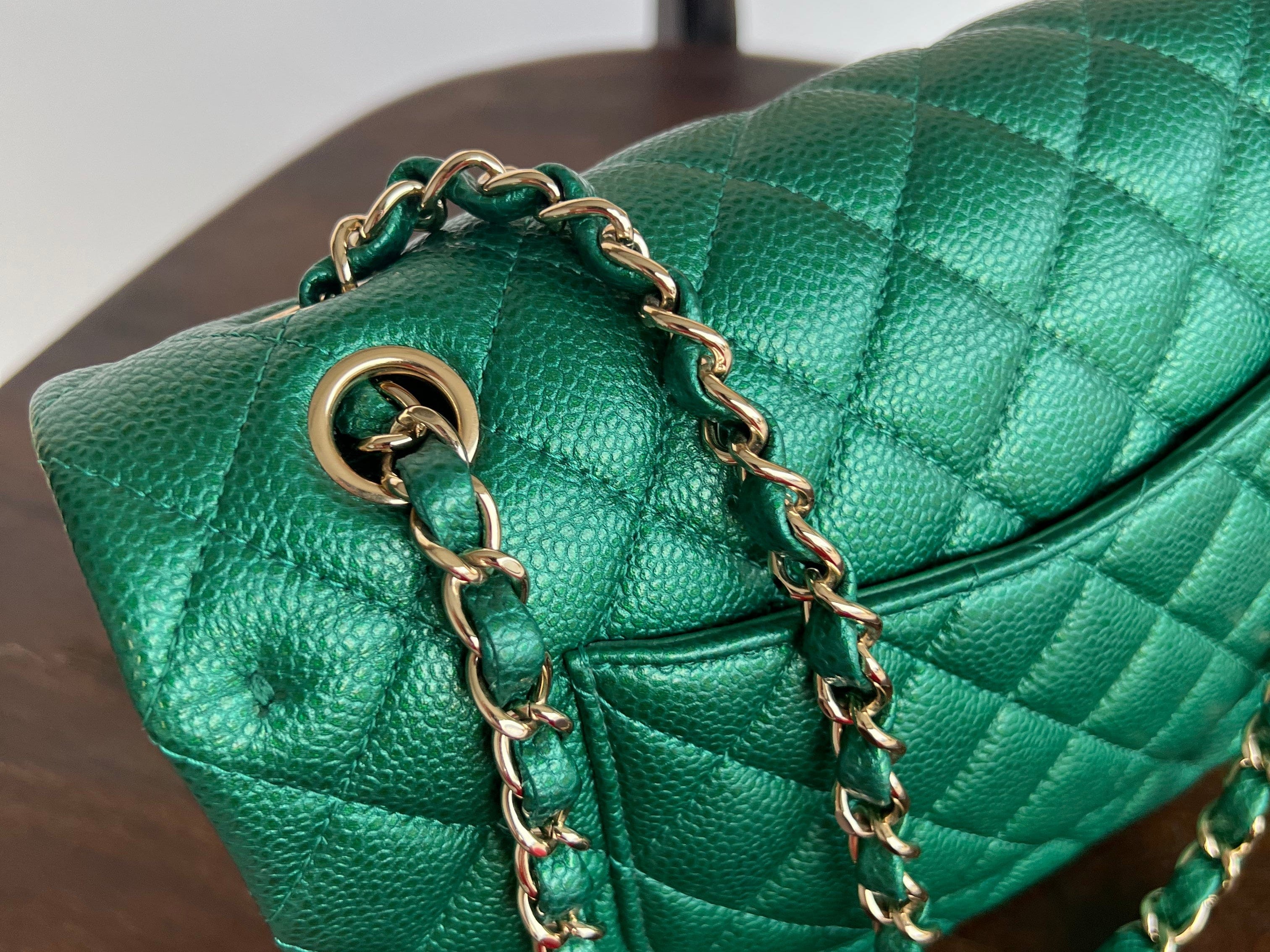 CHANEL Handbag 18S Emerald Green Caviar Quilted Classic Flap Medium Light Gold Hardware -Knockoff
