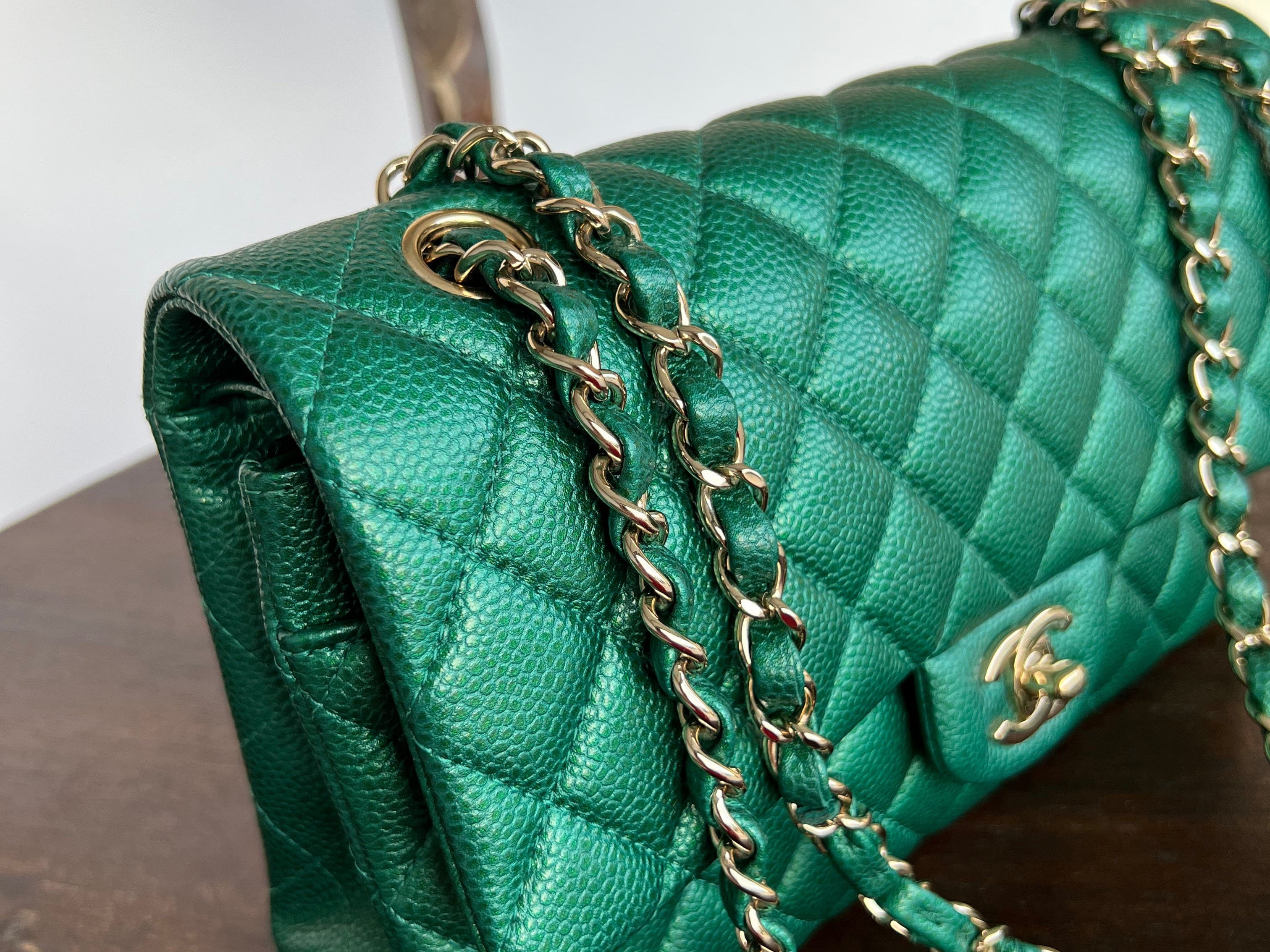 CHANEL Handbag 18S Emerald Green Caviar Quilted Classic Flap Medium Light Gold Hardware -Knockoff
