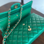 CHANEL Handbag 18S Emerald Green Caviar Quilted Classic Flap Medium Light Gold Hardware -Knockoff
