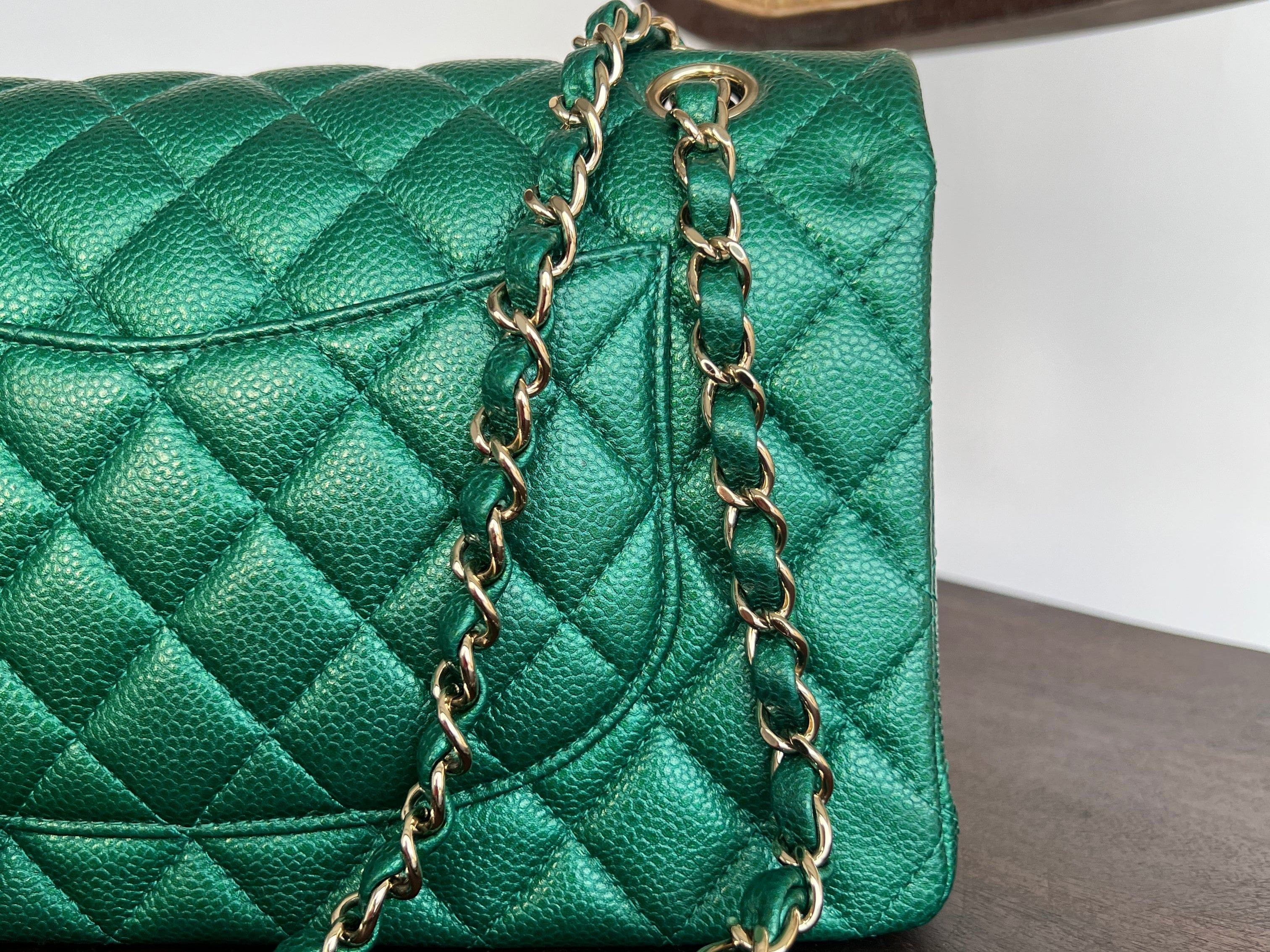 CHANEL Handbag 18S Emerald Green Caviar Quilted Classic Flap Medium Light Gold Hardware -Knockoff
