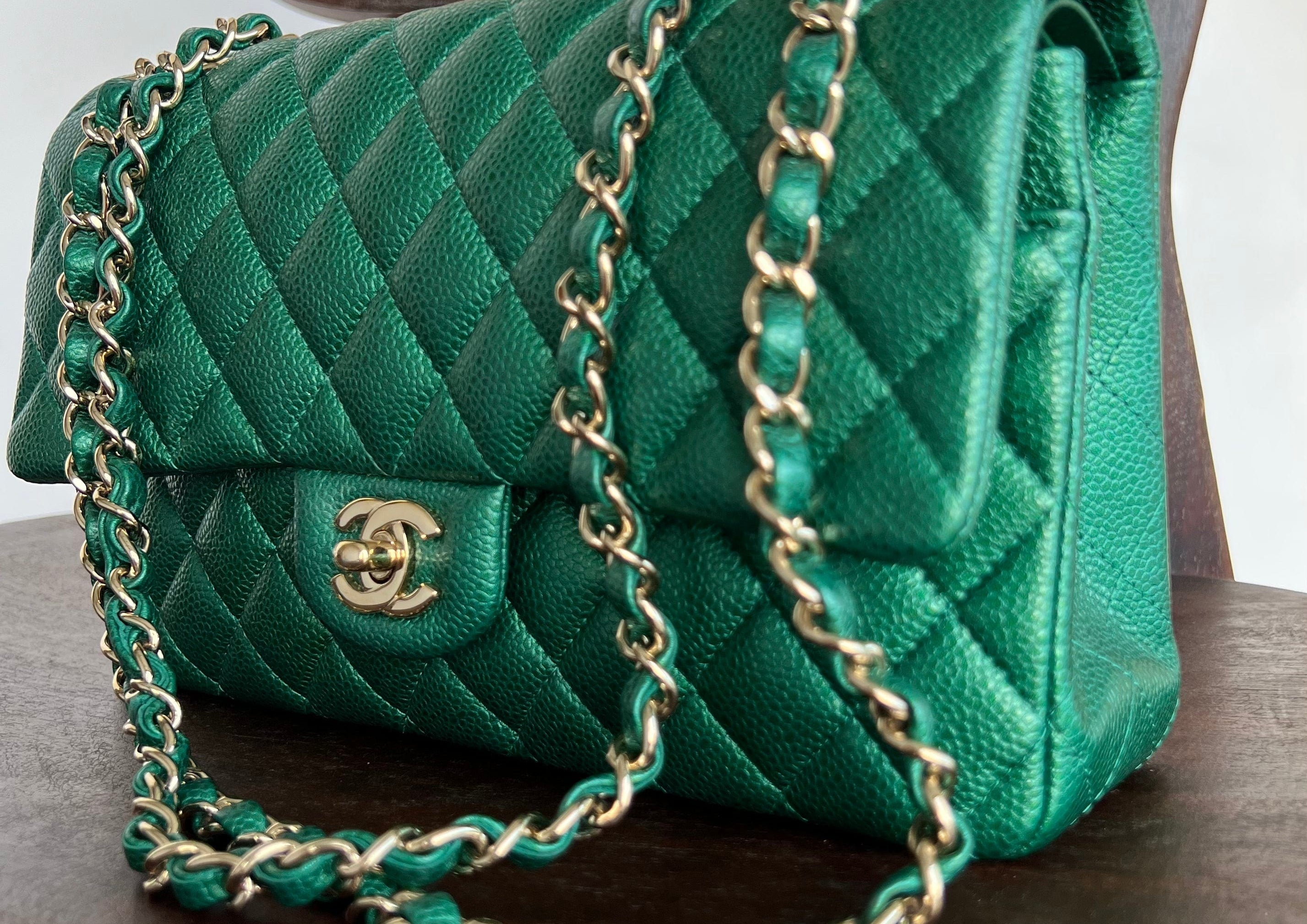 CHANEL Handbag 18S Emerald Green Caviar Quilted Classic Flap Medium Light Gold Hardware -Knockoff
