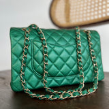 CHANEL Handbag 18S Emerald Green Caviar Quilted Classic Flap Medium Light Gold Hardware -Knockoff
