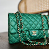 CHANEL Handbag 18S Emerald Green Caviar Quilted Classic Flap Medium Light Gold Hardware -Knockoff
