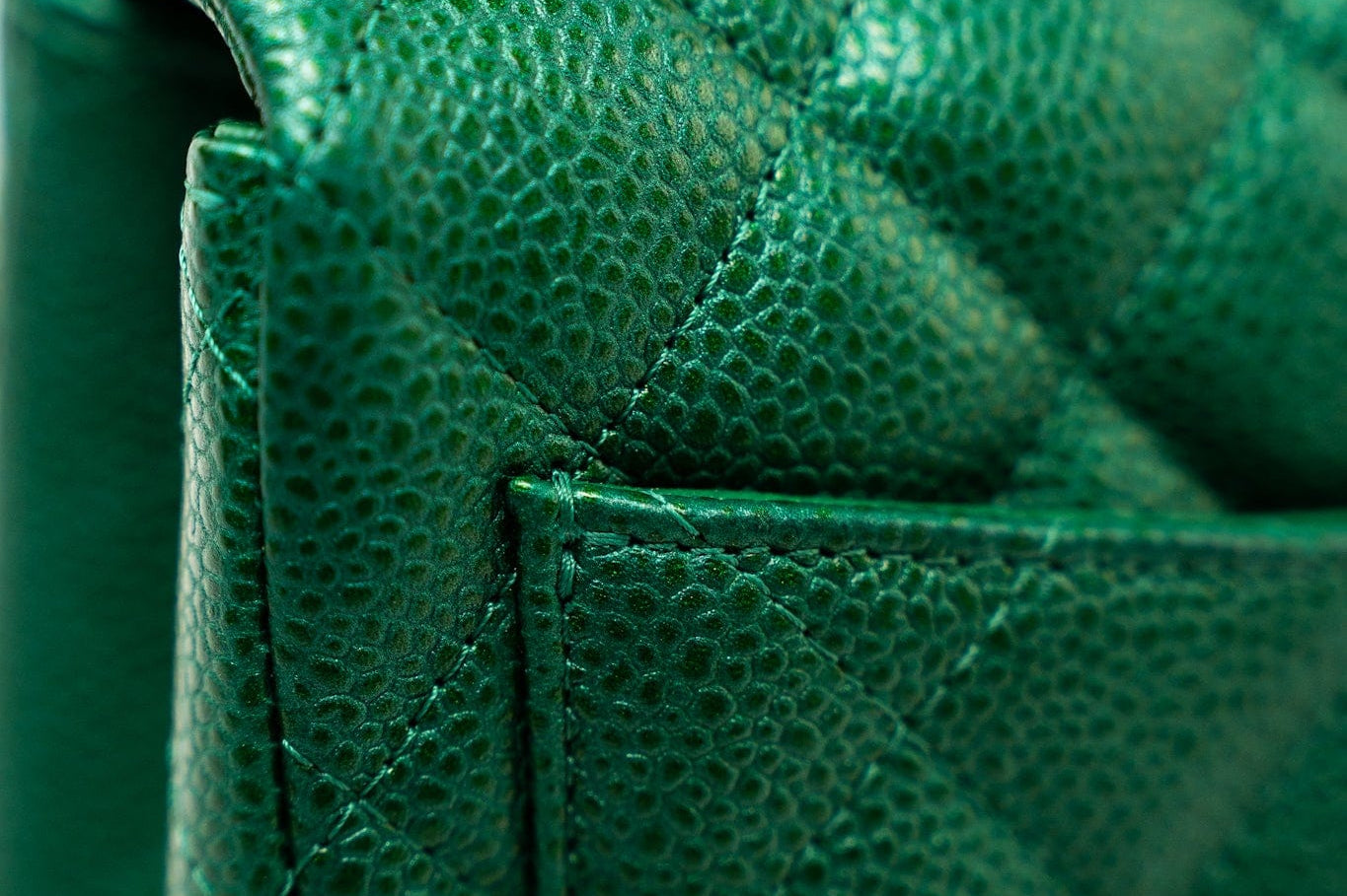 CHANEL Handbag 18S Emerald Green Caviar Quilted Mini Square Light Gold Hardware -Knockoff
