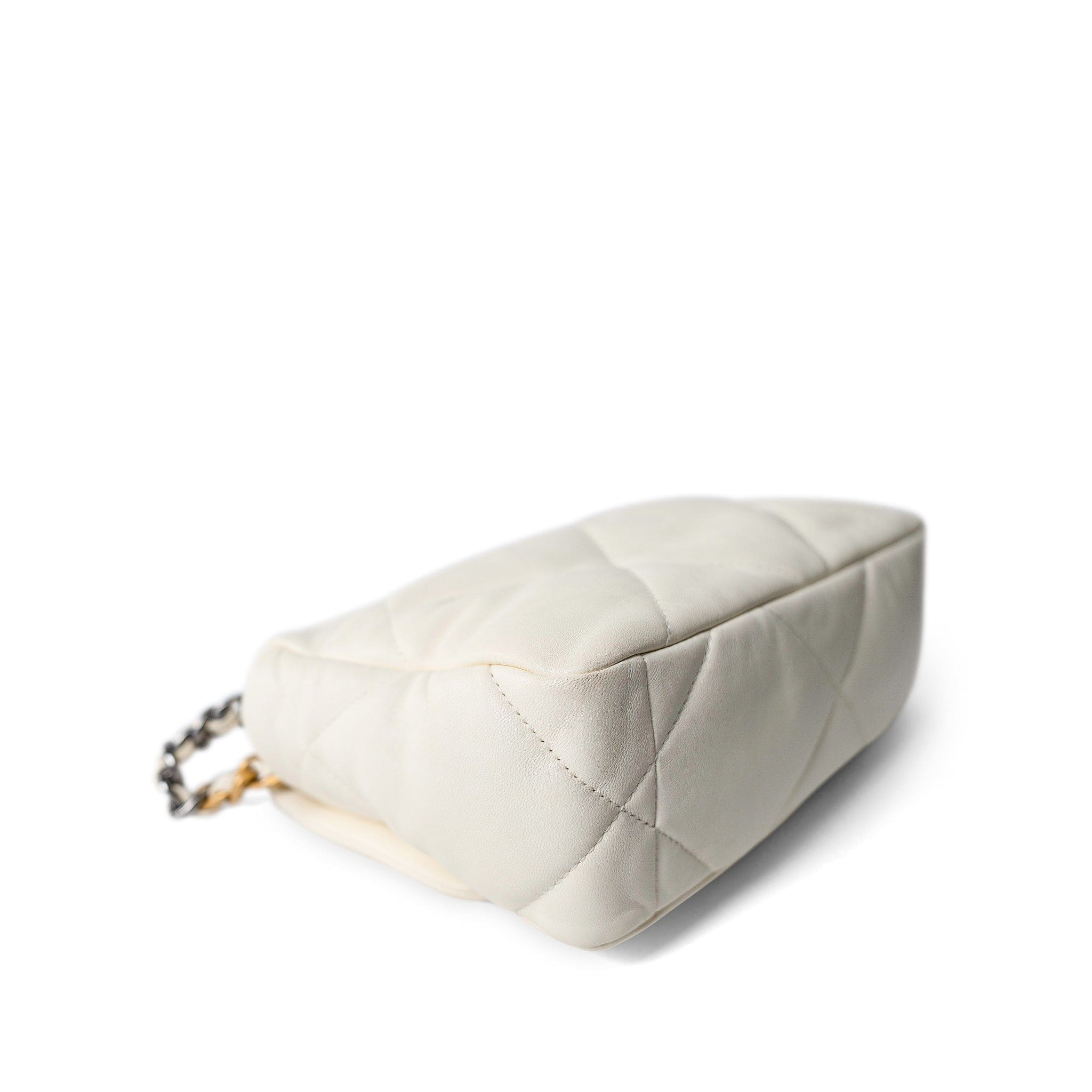 CHANEL Handbag 19 / White White Lambskin Quilted 19 Flap Small Mixed Hardware -Knockoff
