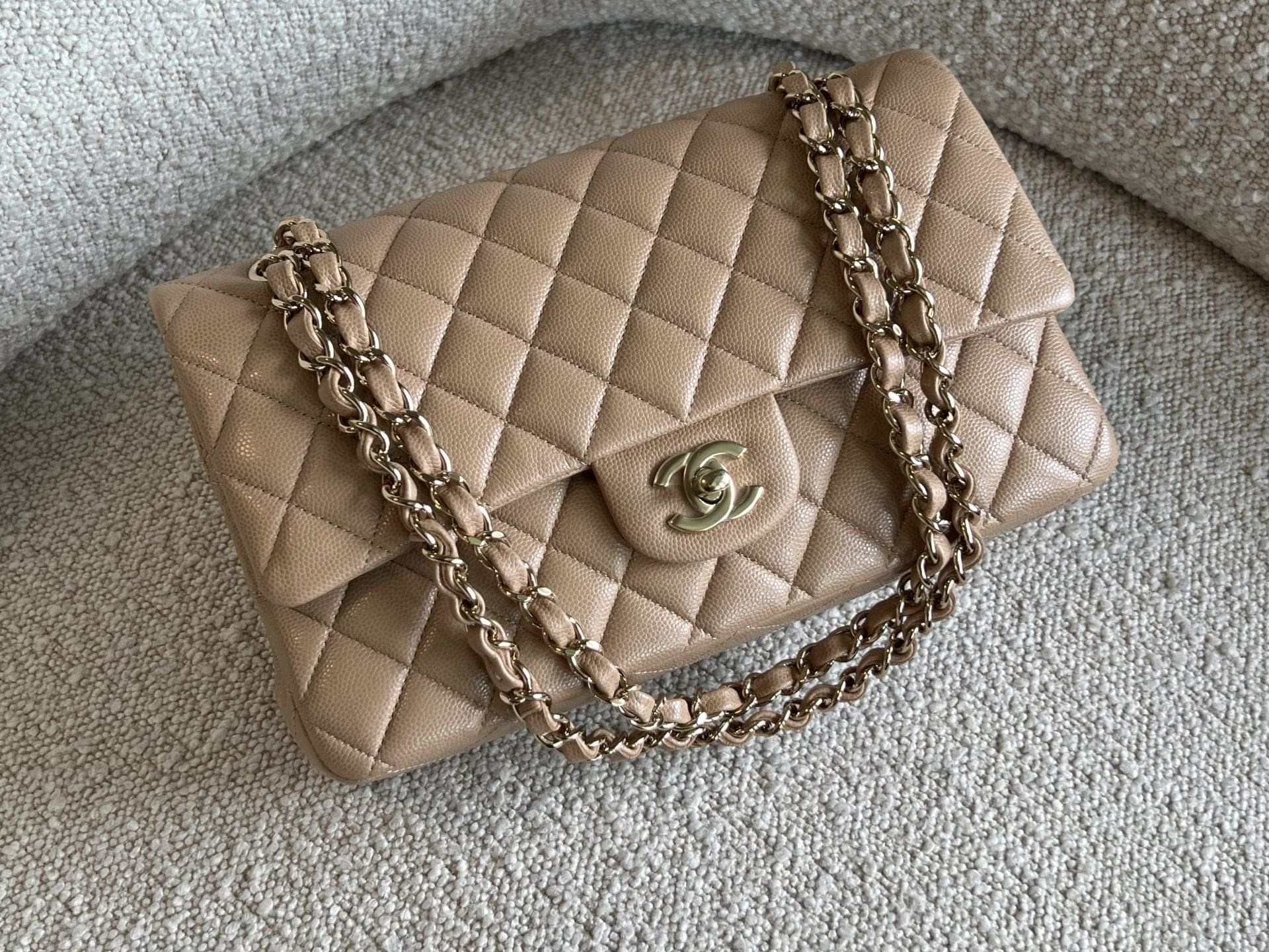 CHANEL Handbag 19B Dark Beige Caviar Quilted Classic Flap Medium LGHW -Knockoff
