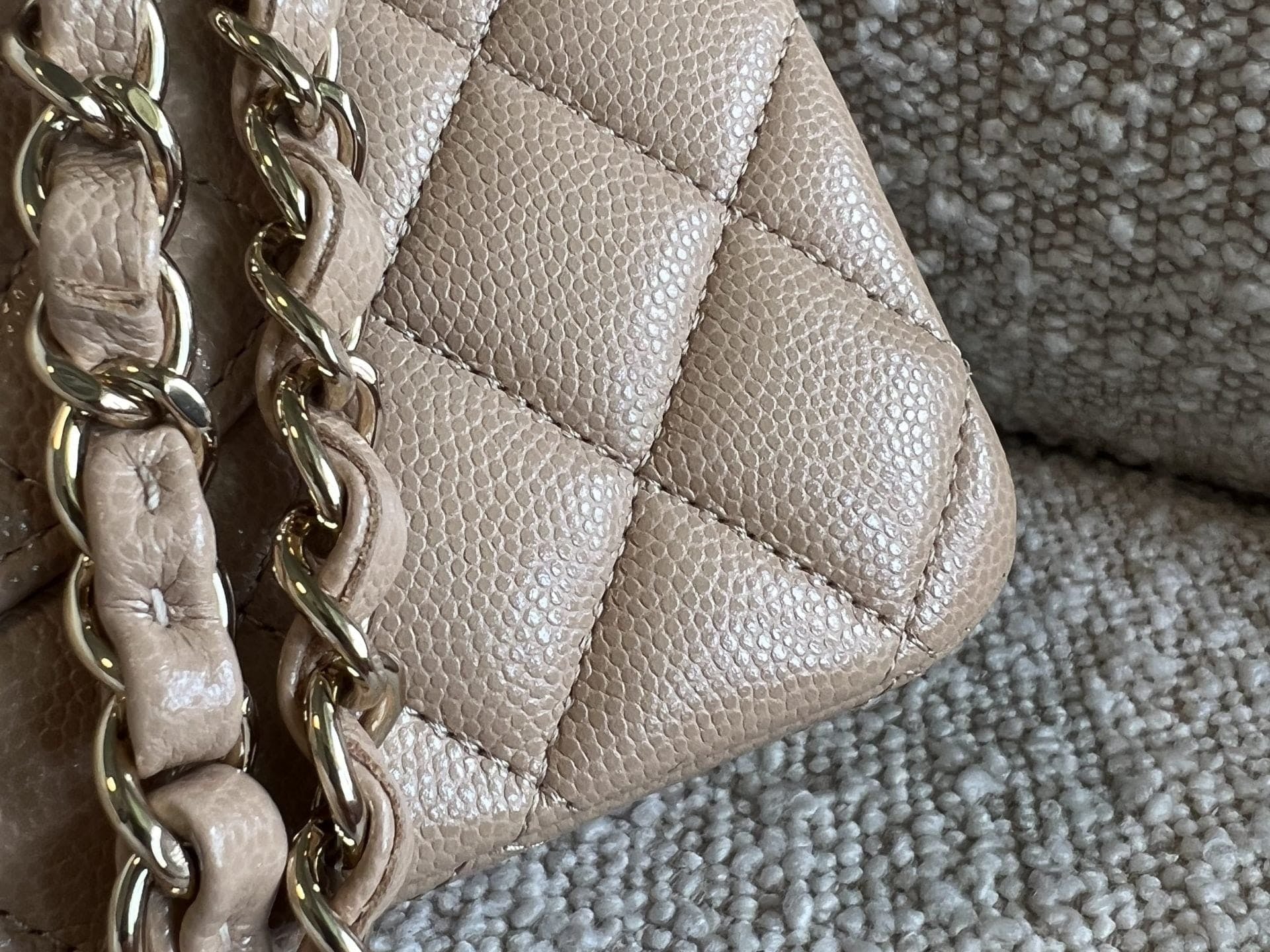 CHANEL Handbag 19B Dark Beige Caviar Quilted Classic Flap Medium LGHW -Knockoff
