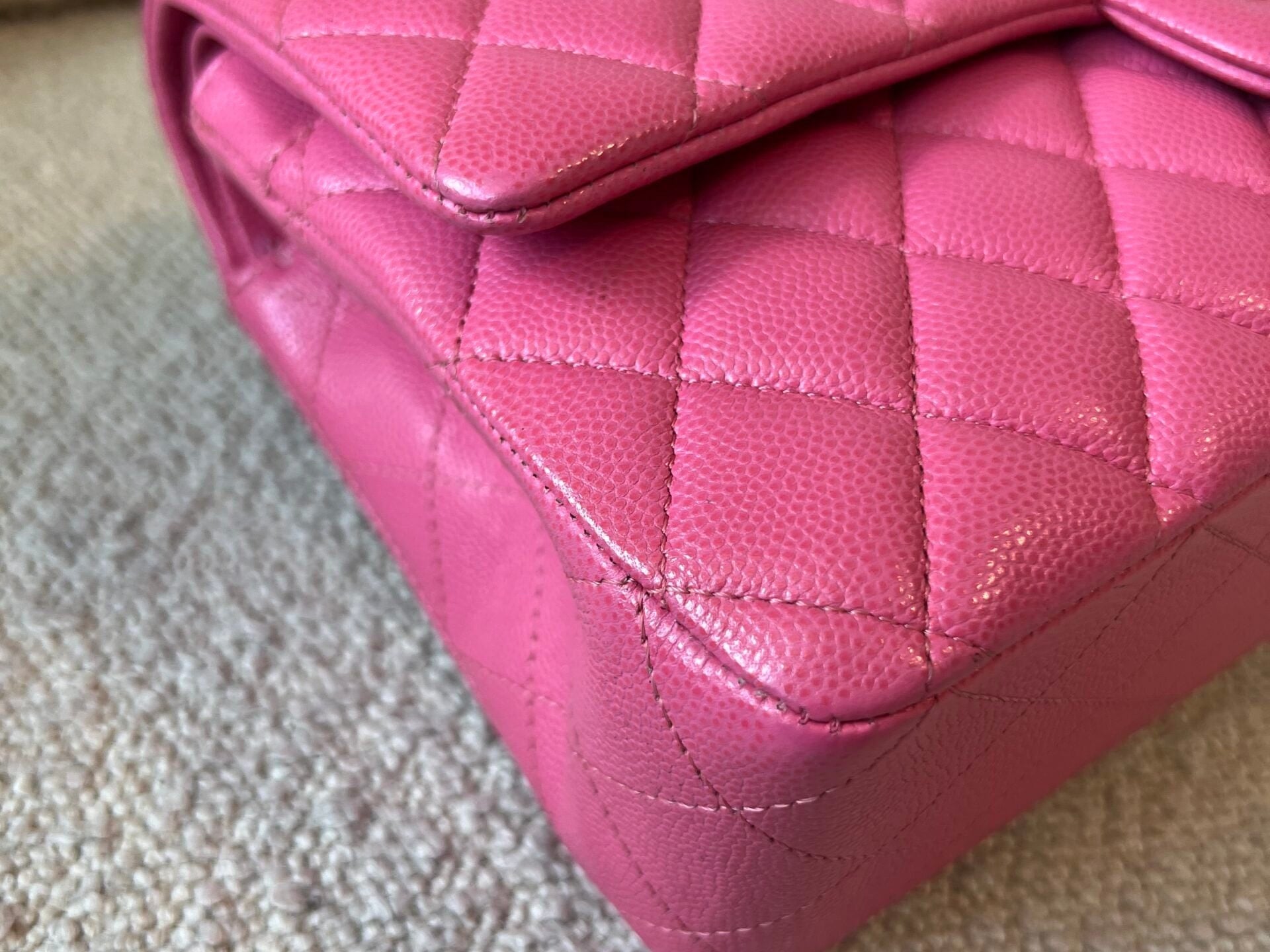 CHANEL Handbag 19C Pink Caviar Quilted Classic Flap Medium LGHW -Knockoff
