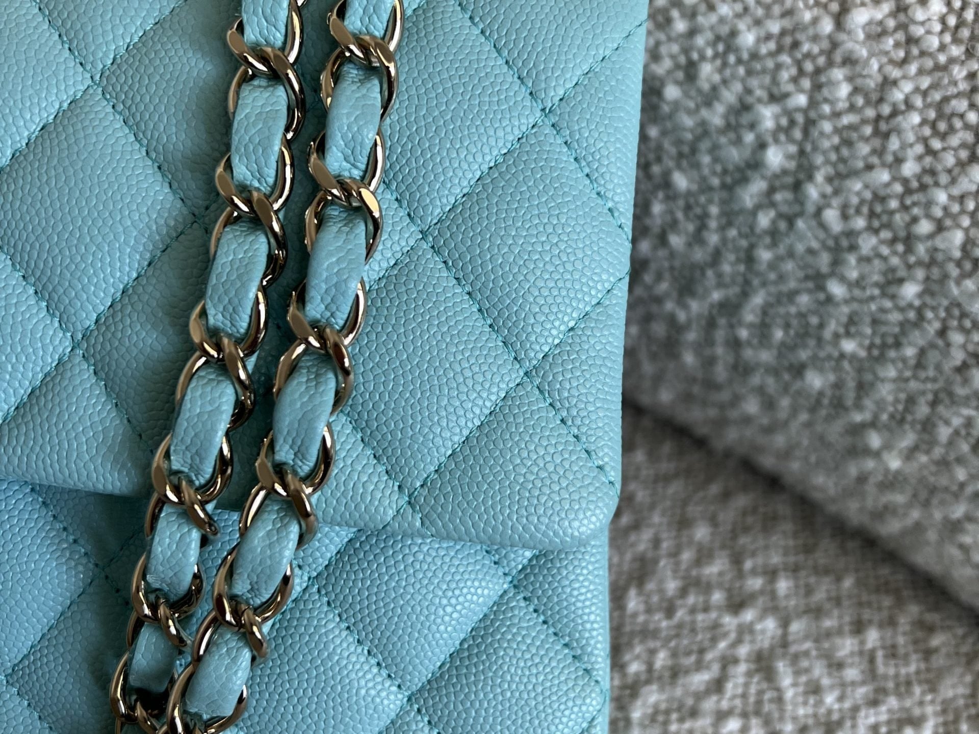 CHANEL Handbag 19C Tiffany Blue  Caviar Quilted Classic Flap Medium LGHW -Knockoff
