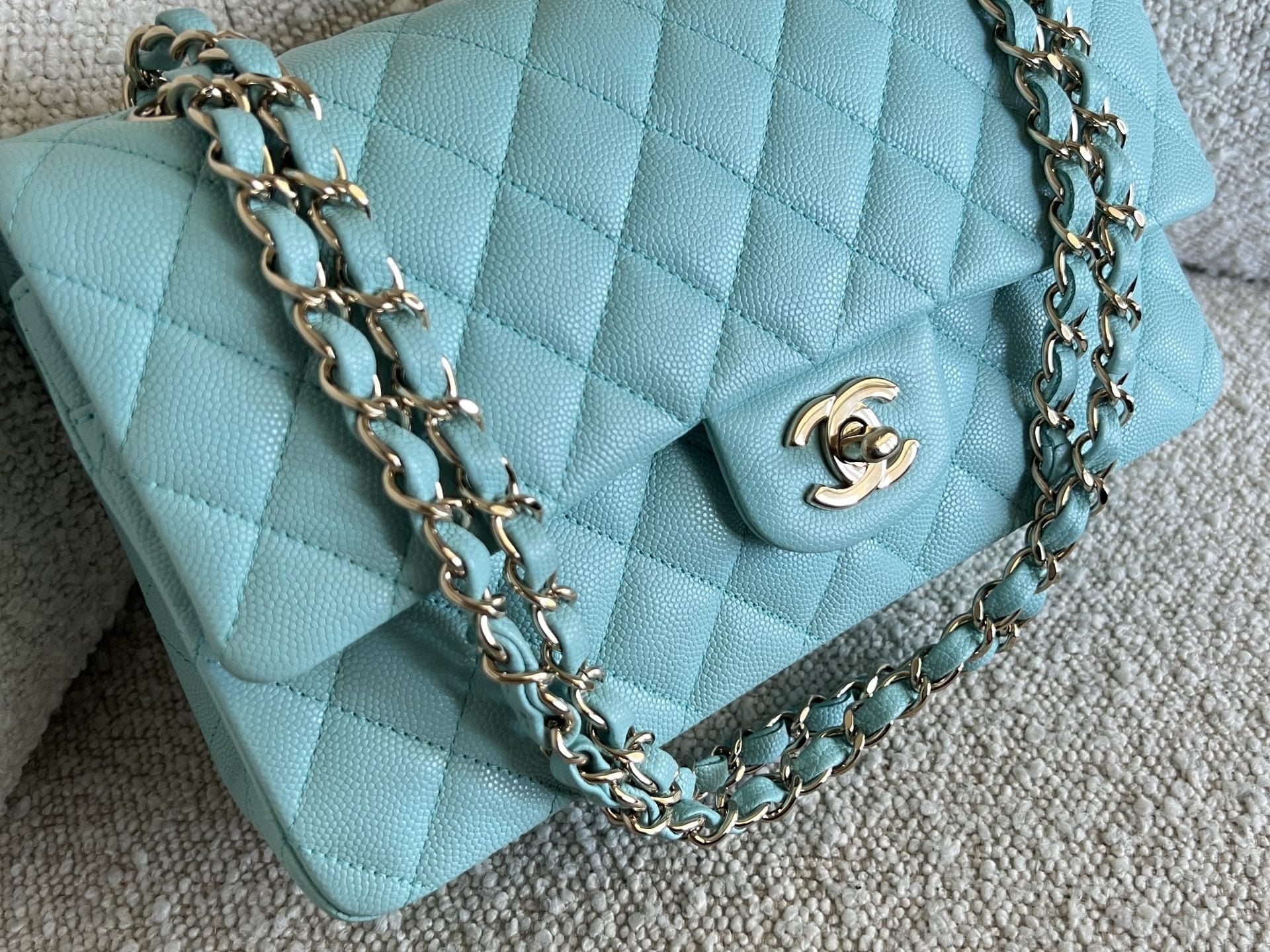 CHANEL Handbag 19C Tiffany Blue  Caviar Quilted Classic Flap Medium LGHW -Knockoff
