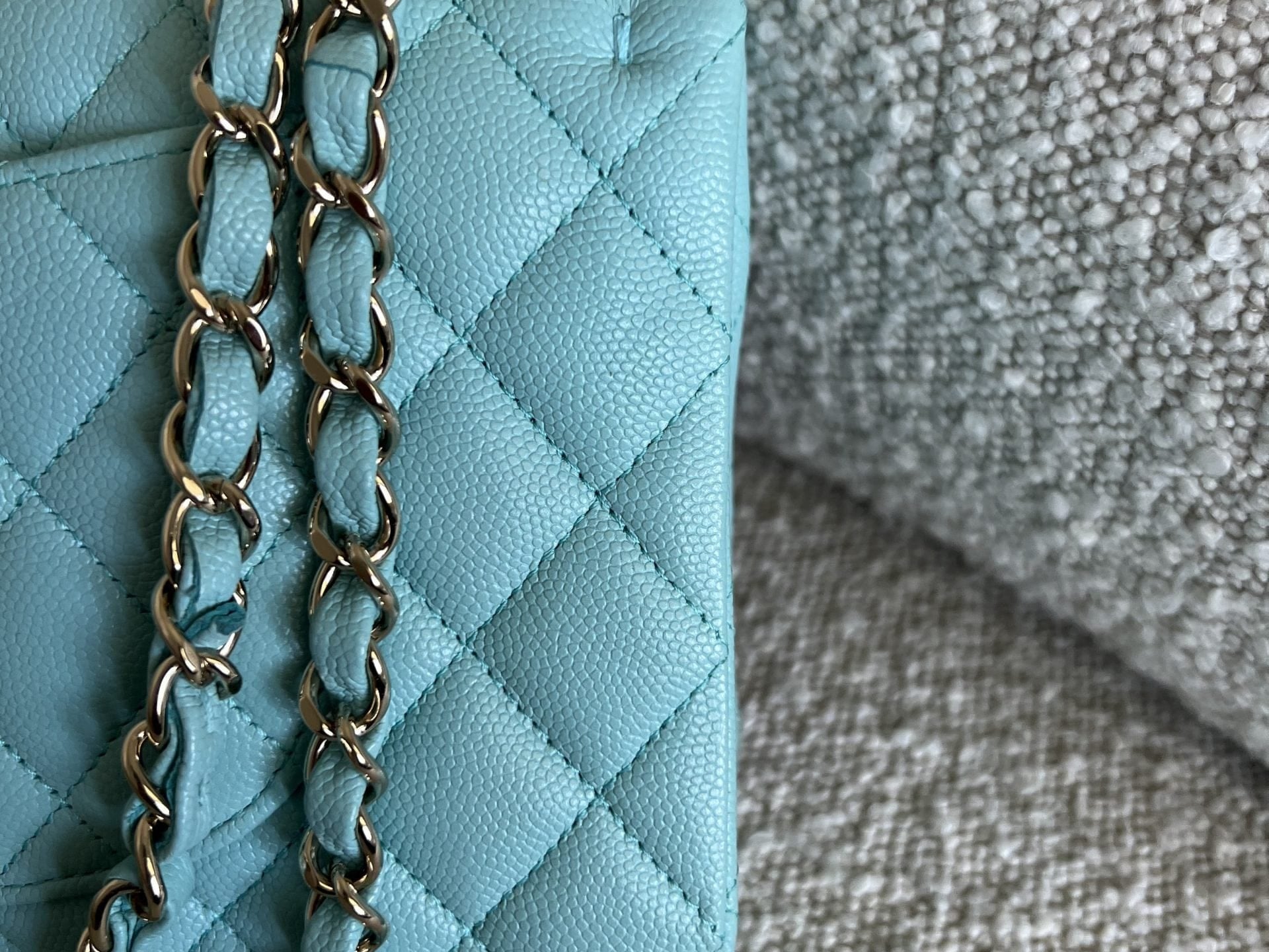 CHANEL Handbag 19C Tiffany Blue  Caviar Quilted Classic Flap Medium LGHW -Knockoff
