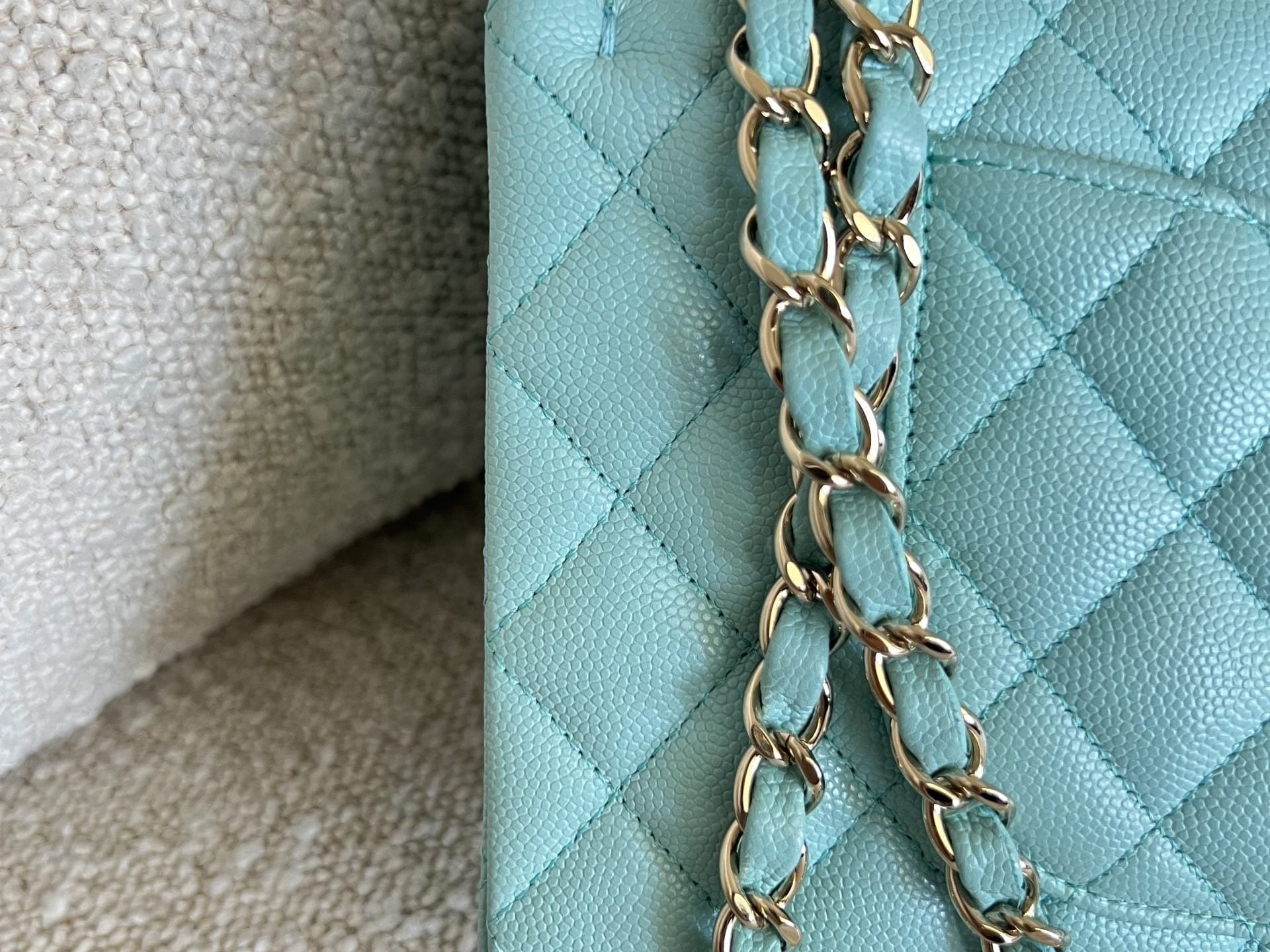 CHANEL Handbag 19C Tiffany Blue  Caviar Quilted Classic Flap Medium LGHW -Knockoff
