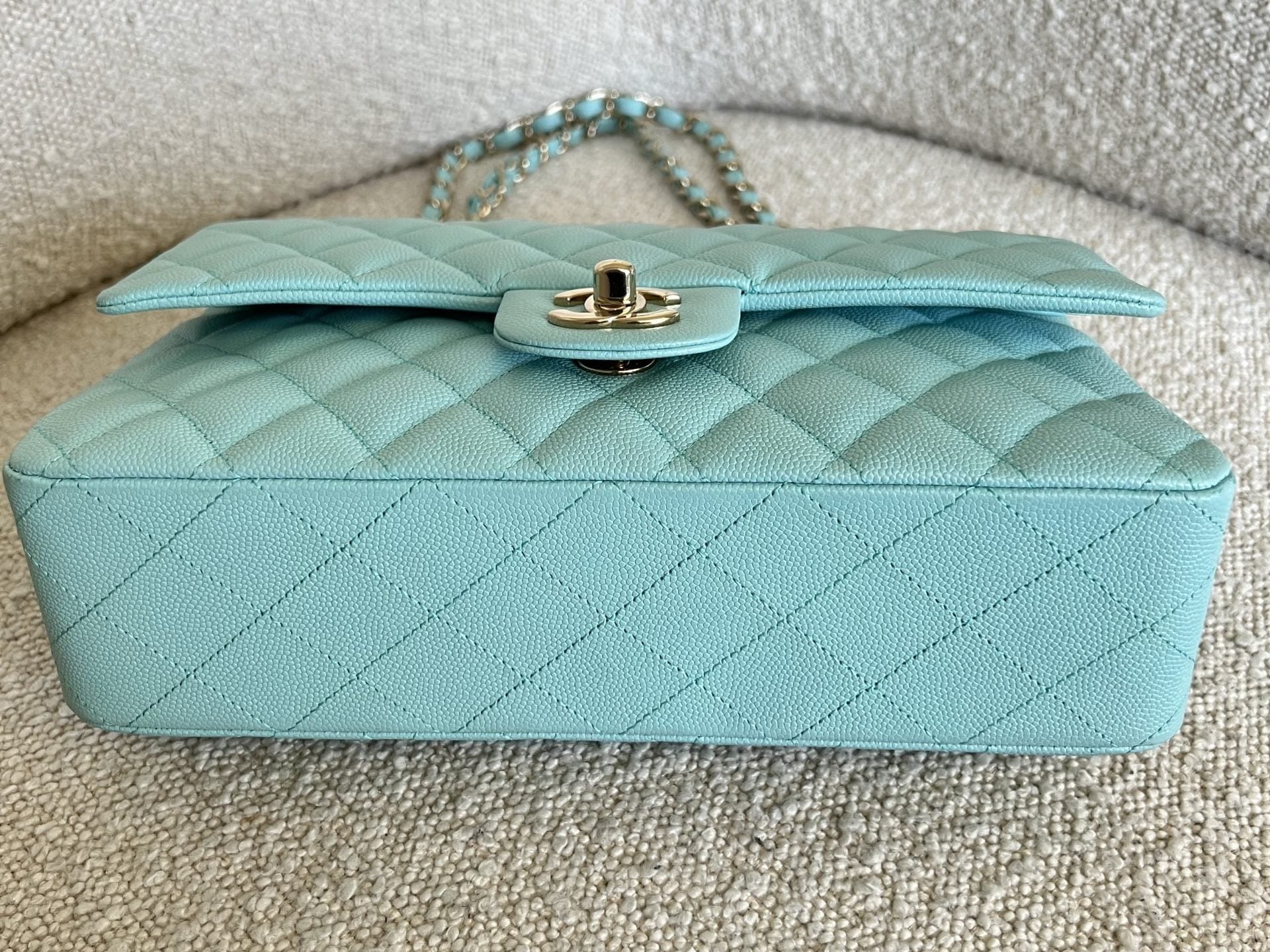 CHANEL Handbag 19C Tiffany Blue  Caviar Quilted Classic Flap Medium LGHW -Knockoff
