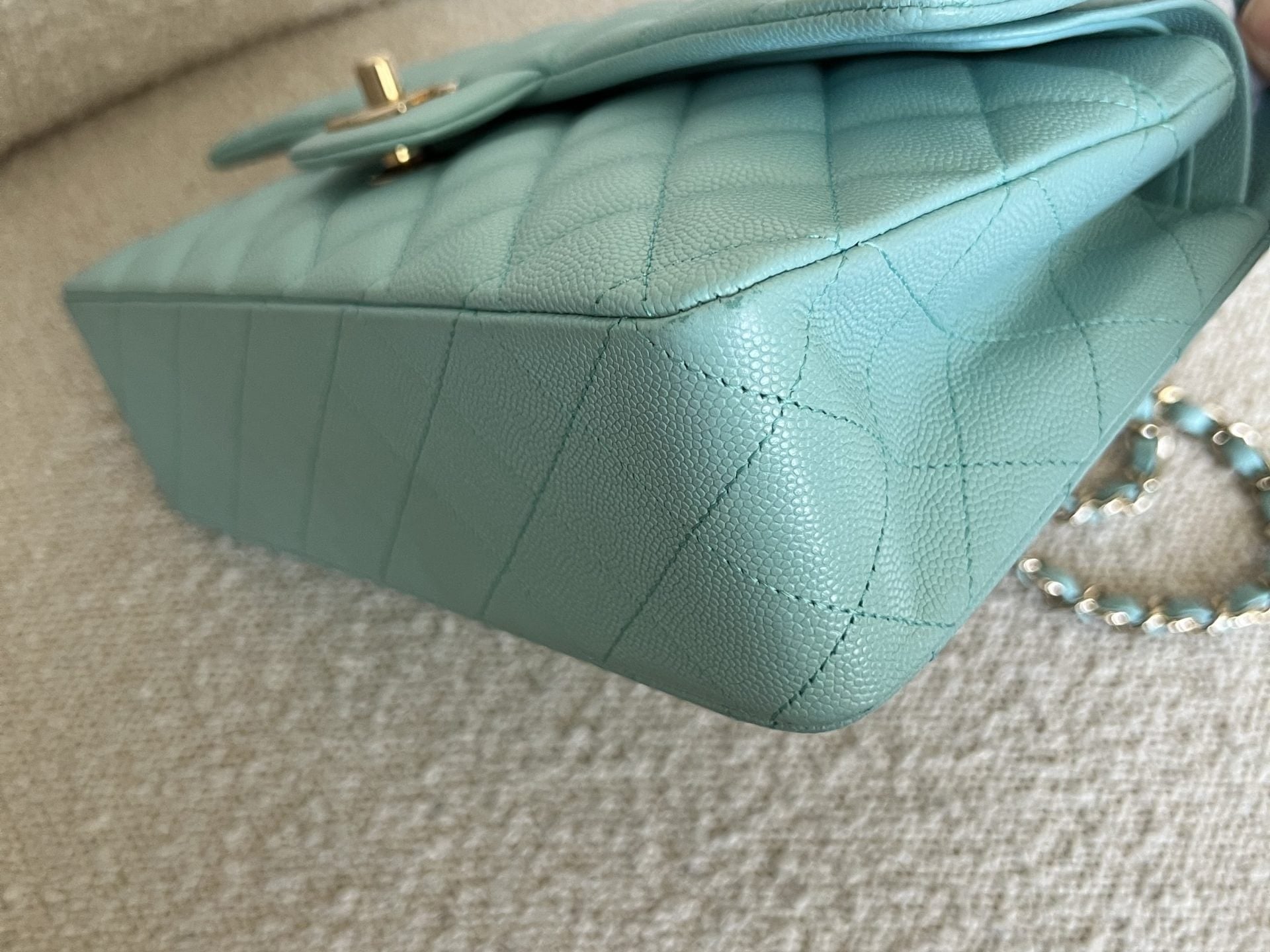 CHANEL Handbag 19C Tiffany Blue  Caviar Quilted Classic Flap Medium LGHW -Knockoff
