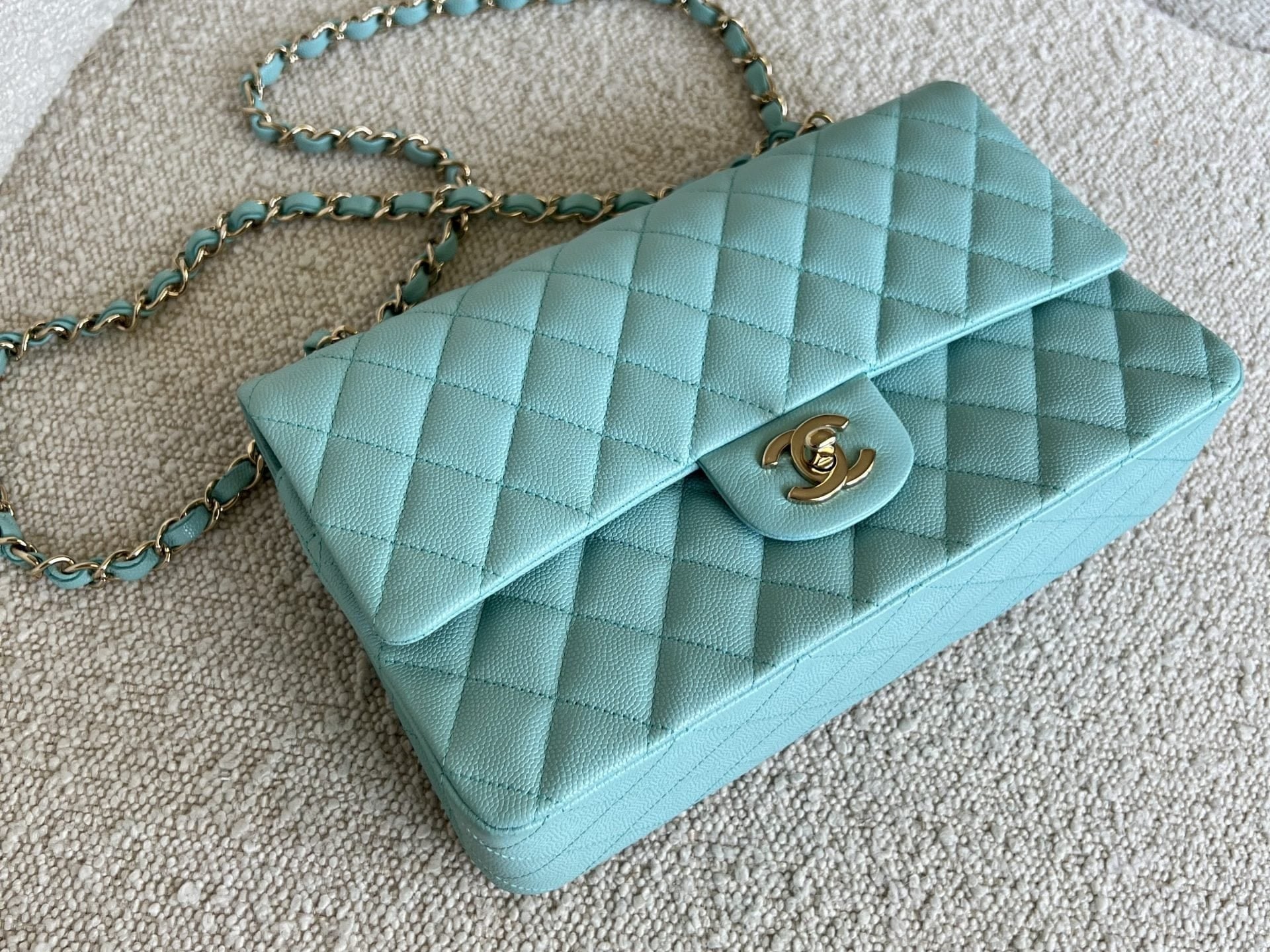 CHANEL Handbag 19C Tiffany Blue  Caviar Quilted Classic Flap Medium LGHW -Knockoff
