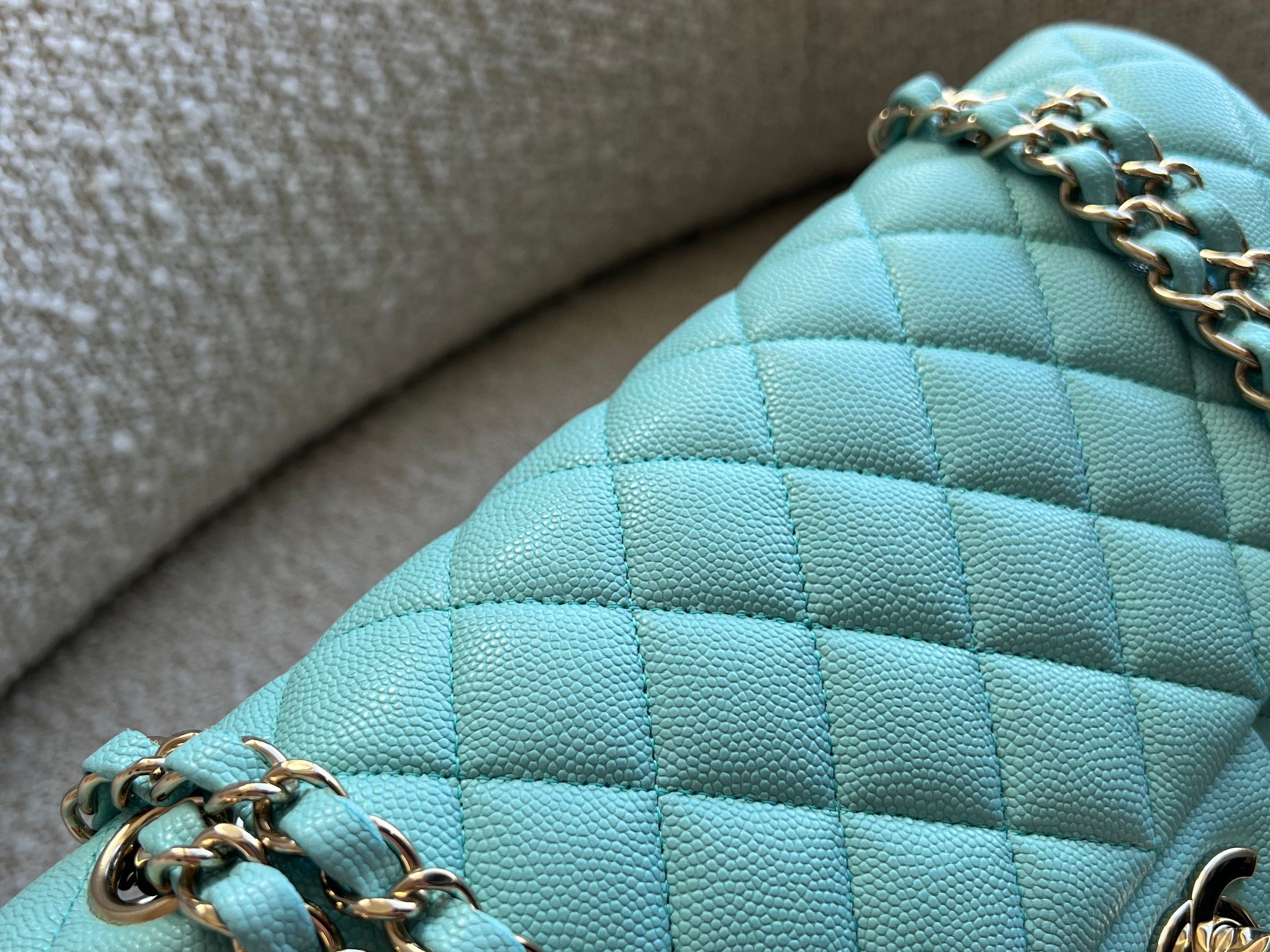 CHANEL Handbag 19C Tiffany Blue Caviar Quilted Classic Flap Medium LGHW -Knockoff
