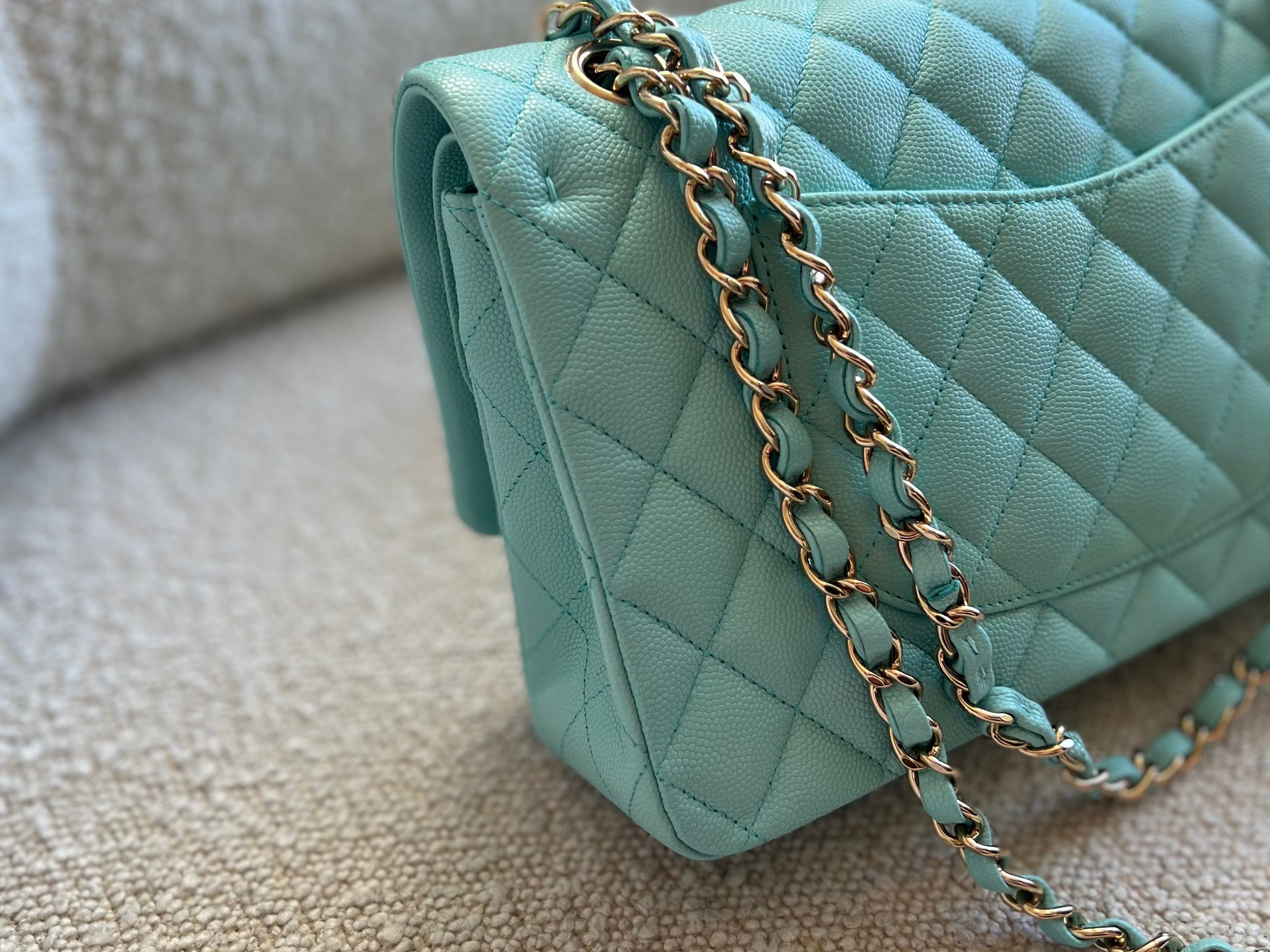 CHANEL Handbag 19C Tiffany Blue Caviar Quilted Classic Flap Medium LGHW -Knockoff
