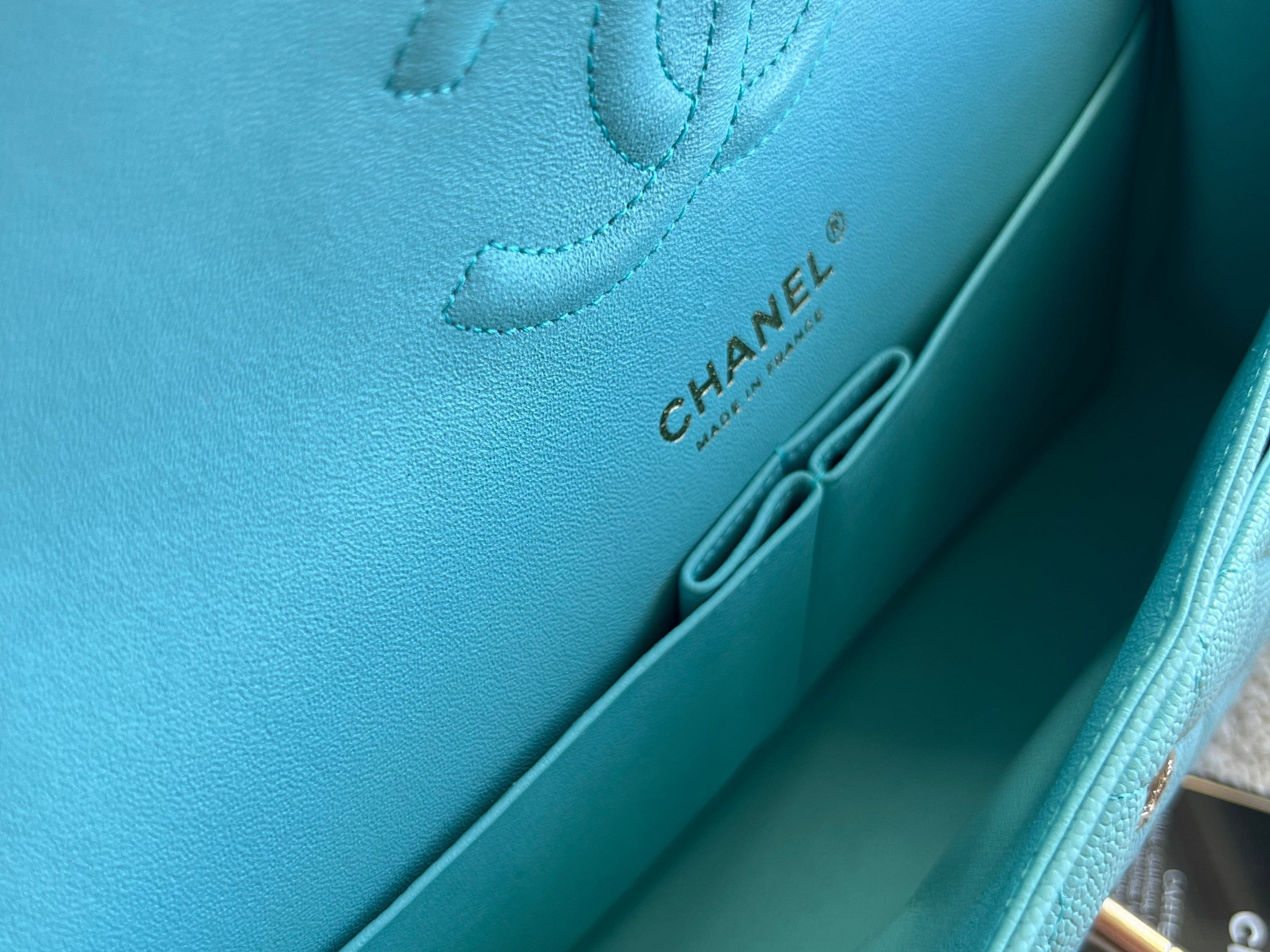 CHANEL Handbag 19C Tiffany Blue Caviar Quilted Classic Flap Medium LGHW -Knockoff
