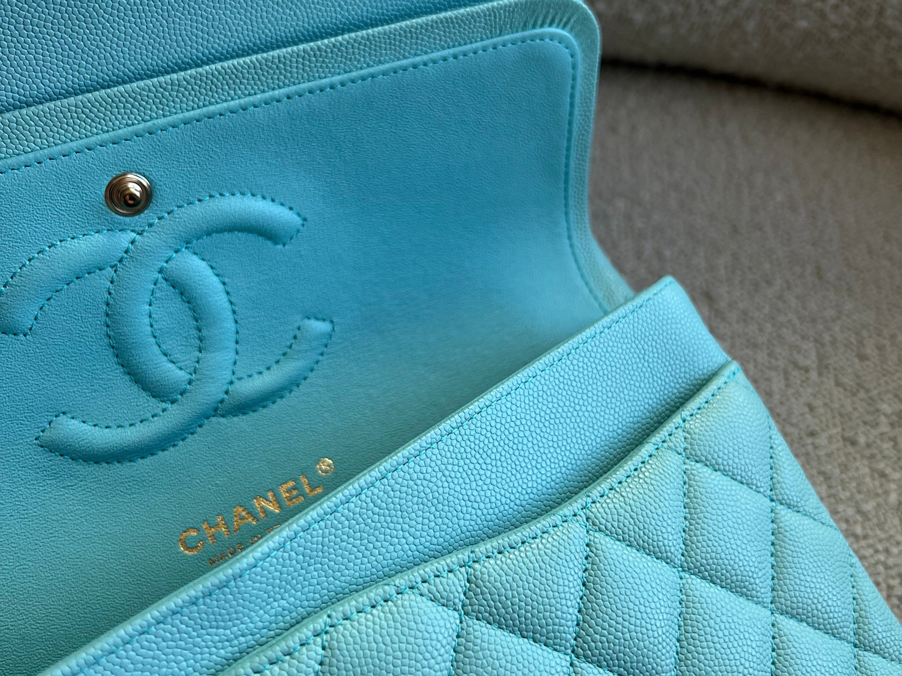 CHANEL Handbag 19C Tiffany Blue Caviar Quilted Classic Flap Medium LGHW -Knockoff
