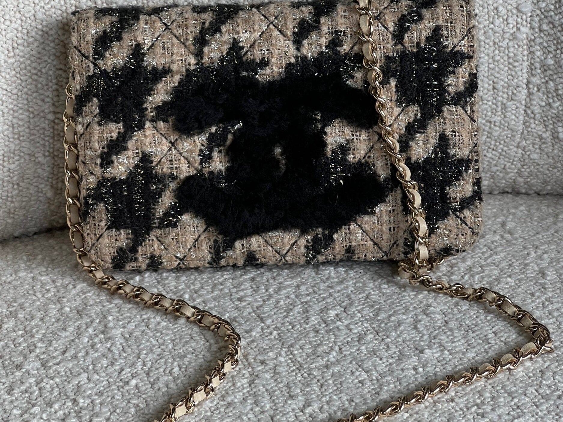 CHANEL Handbag 19K Beige and Black Houndstooth Tweed WOC -Knockoff
