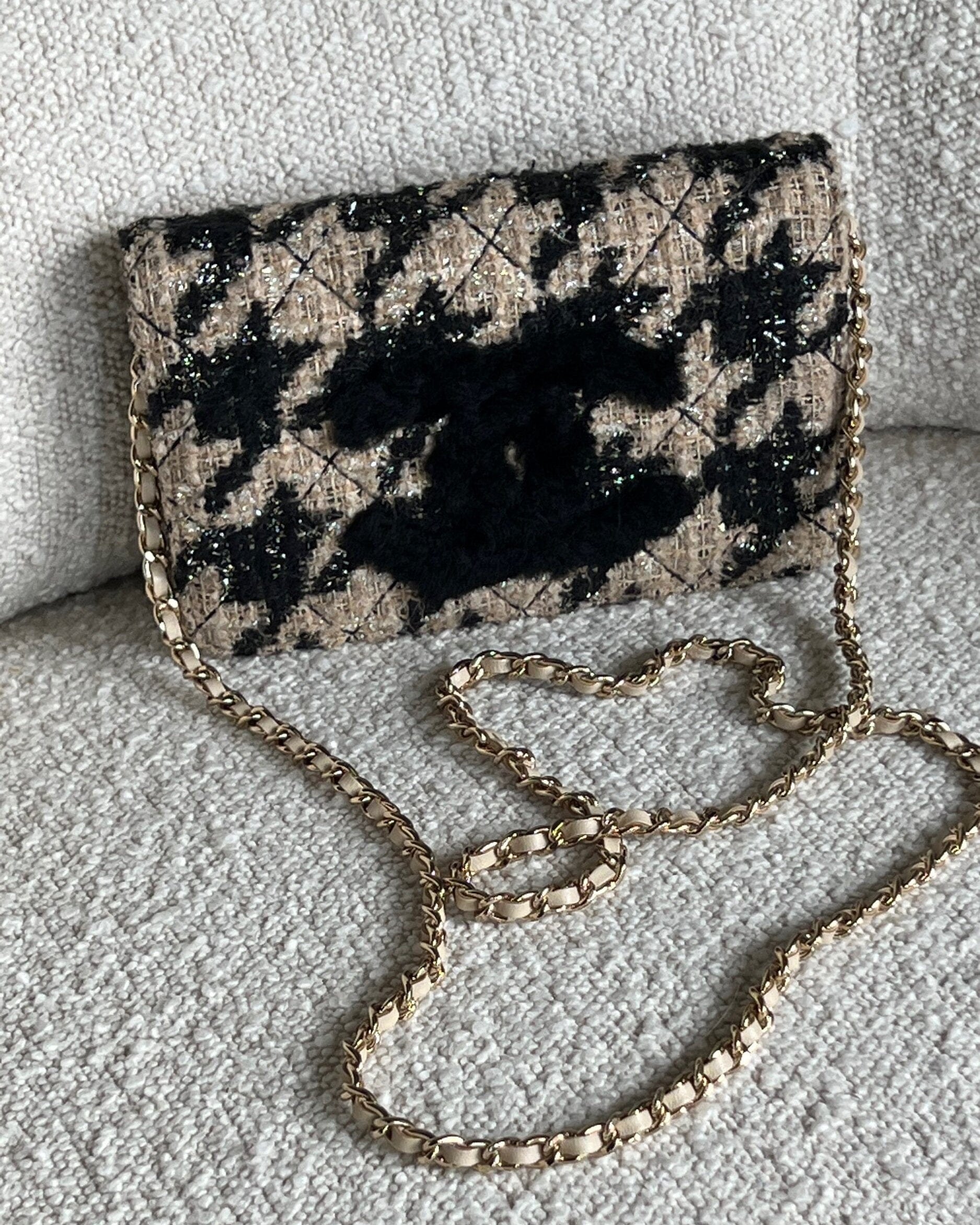 CHANEL Handbag 19K Beige and Black Houndstooth Tweed WOC -Knockoff
