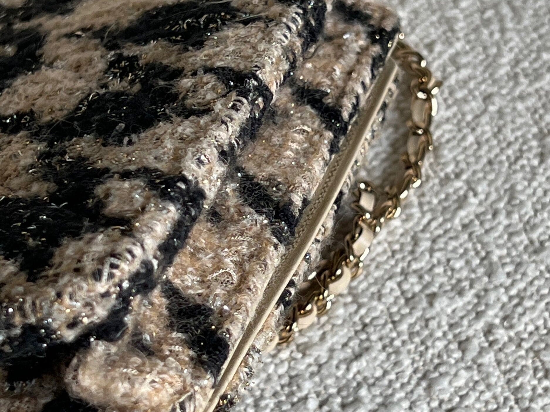 CHANEL Handbag 19K Beige and Black Houndstooth Tweed WOC -Knockoff
